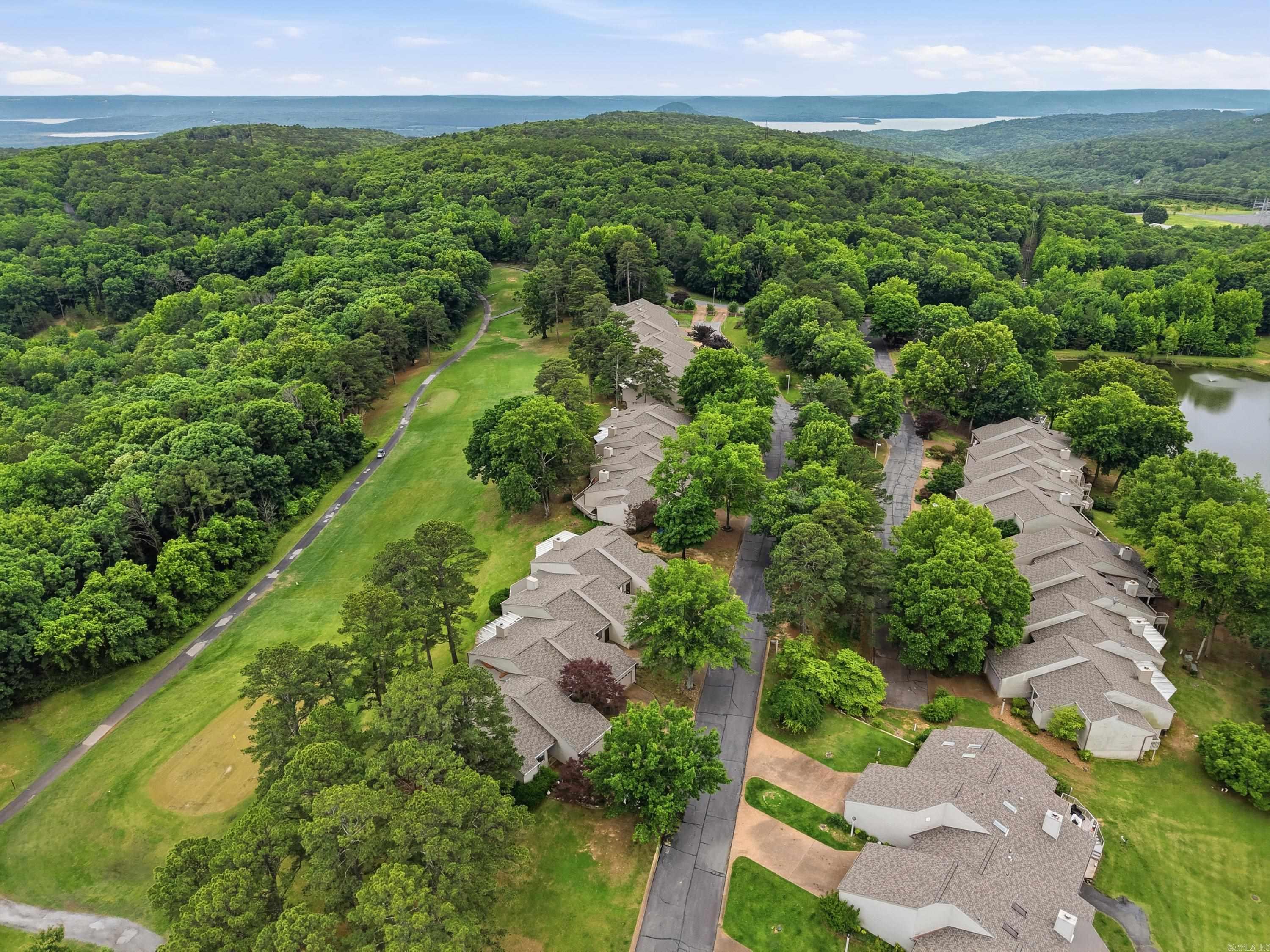 COUNTRY CLUB RIDGE TOWN - Residential