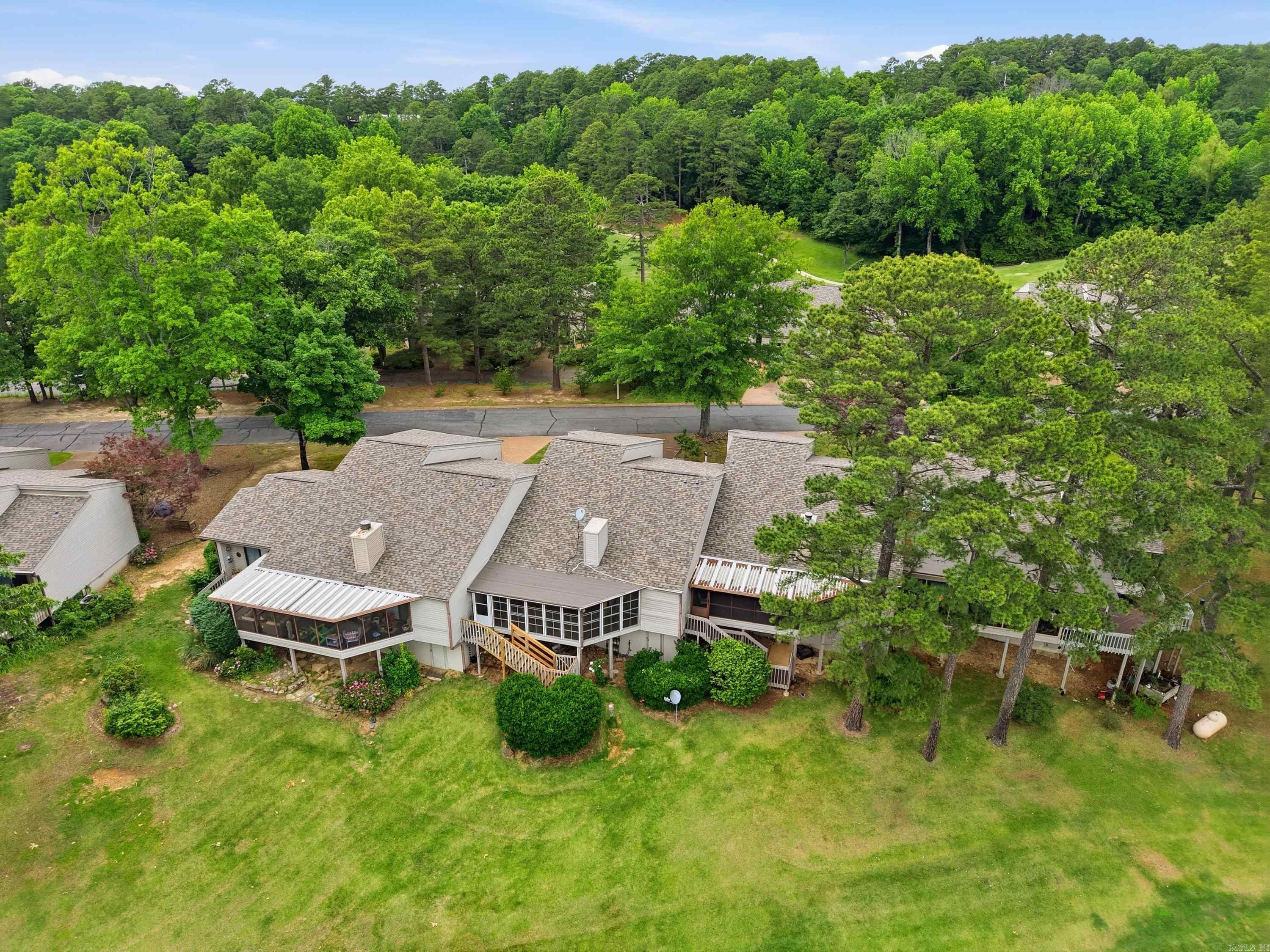 COUNTRY CLUB RIDGE TOWN - Residential