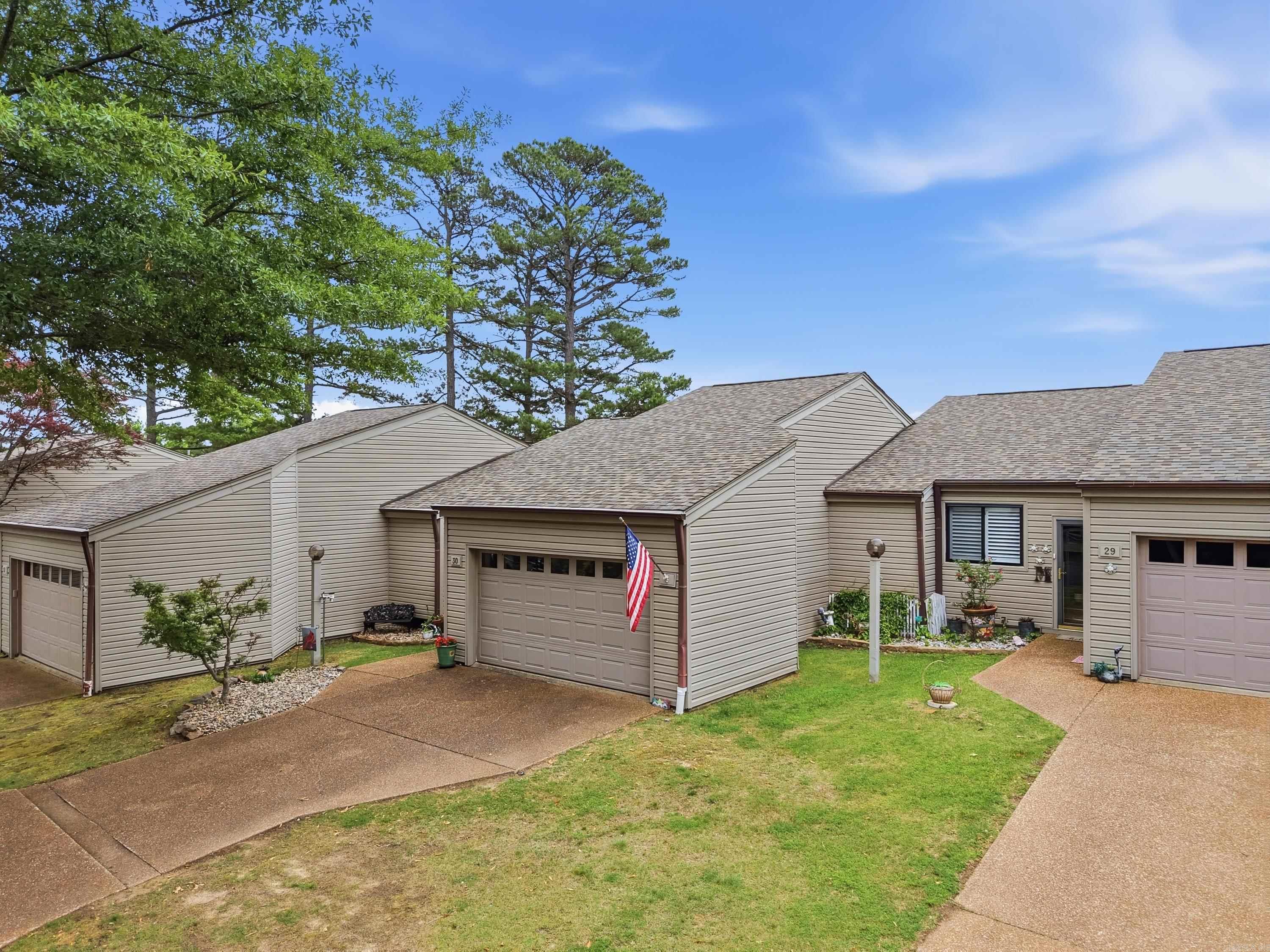 COUNTRY CLUB RIDGE TOWN - Residential
