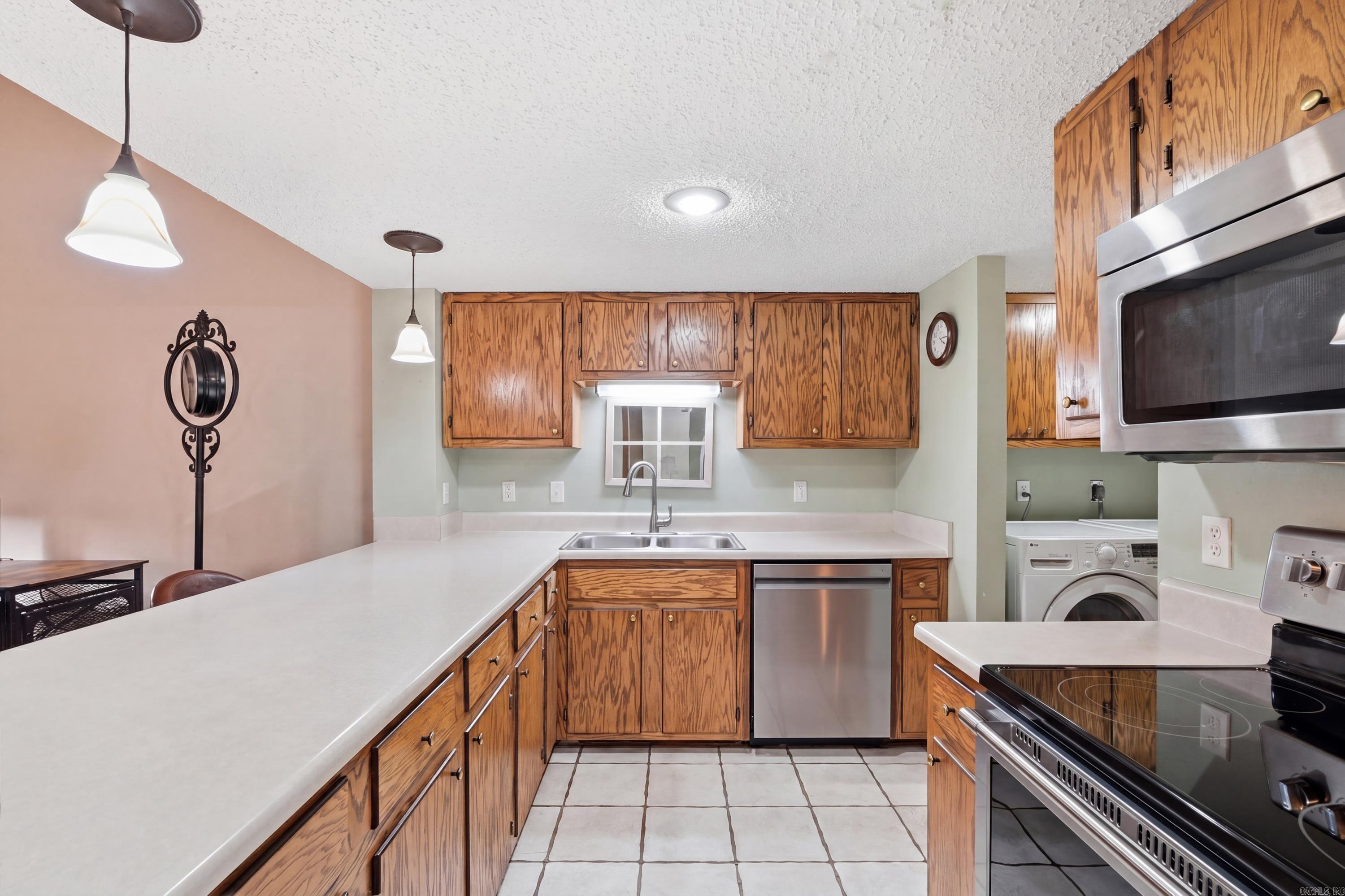 COUNTRY CLUB RIDGE TOWN - Residential