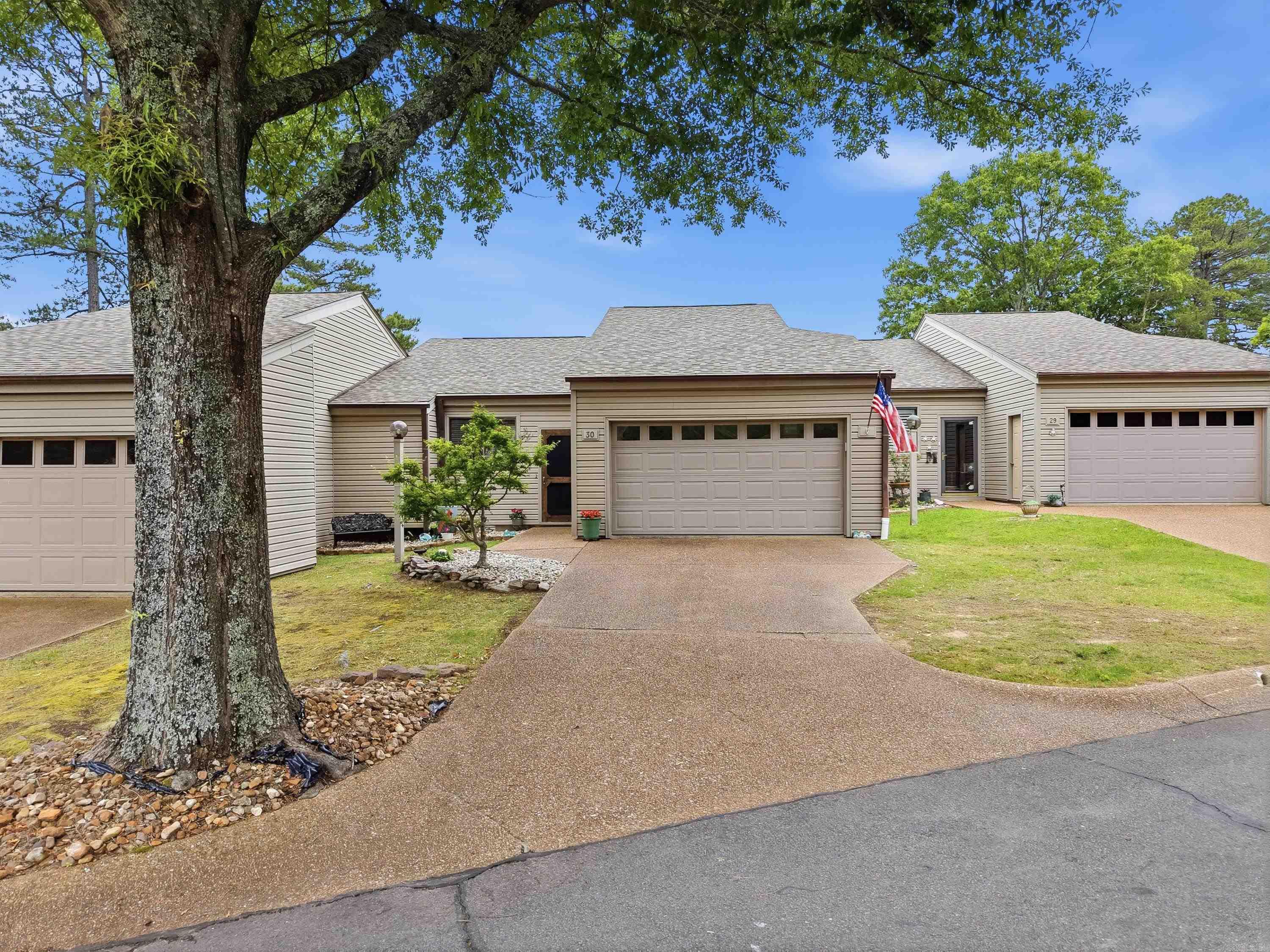 COUNTRY CLUB RIDGE TOWN - Residential