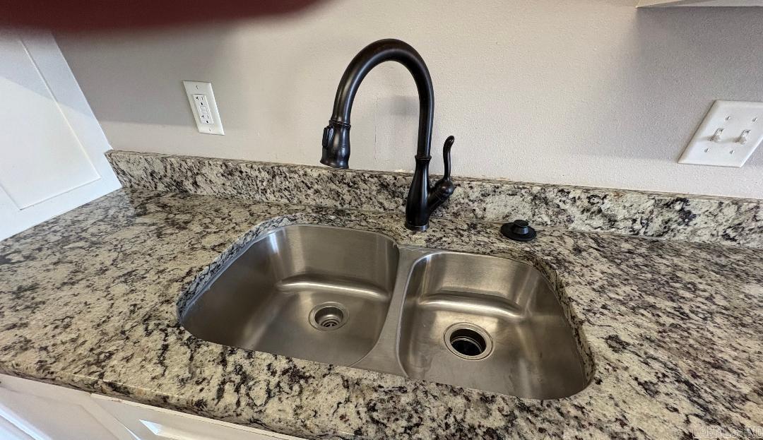 GLENN ABBEY - Residential