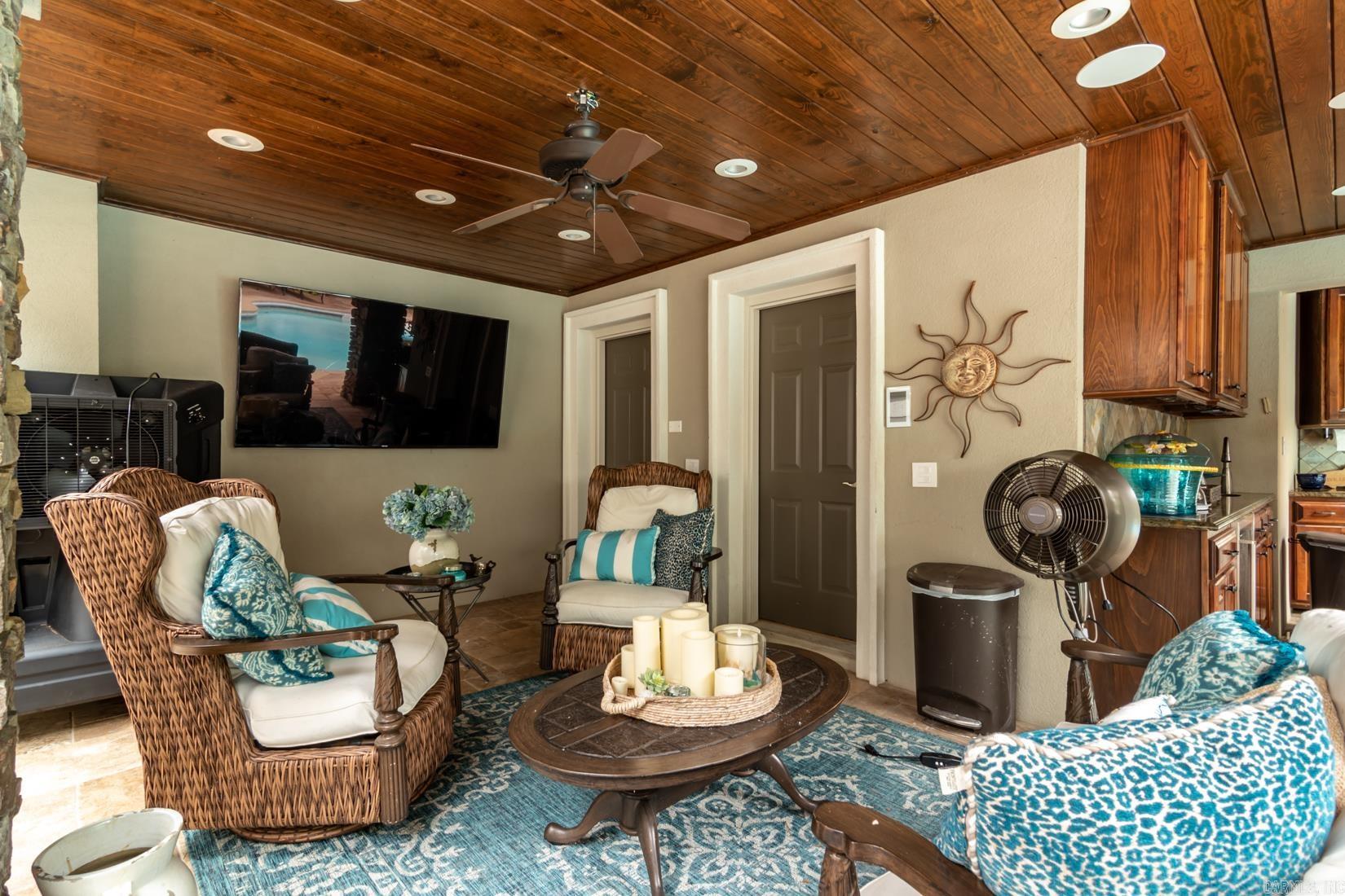 THUNDER BAY - LAKE - Residential