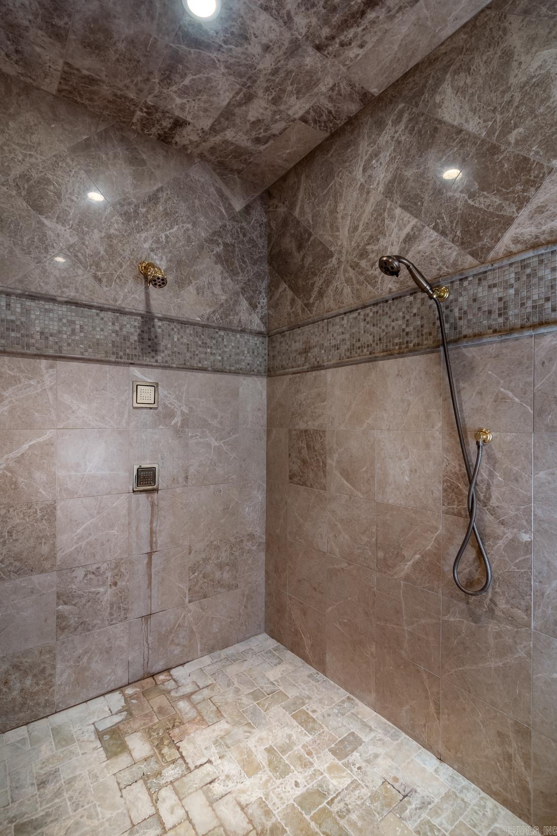 THUNDER BAY - LAKE - Residential