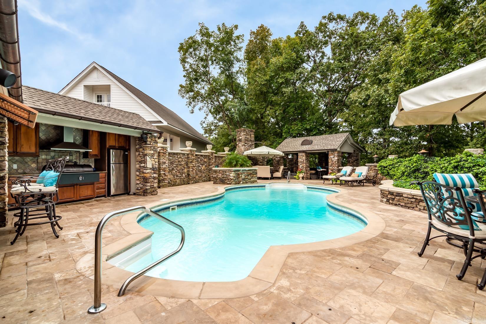 THUNDER BAY - LAKE - Residential