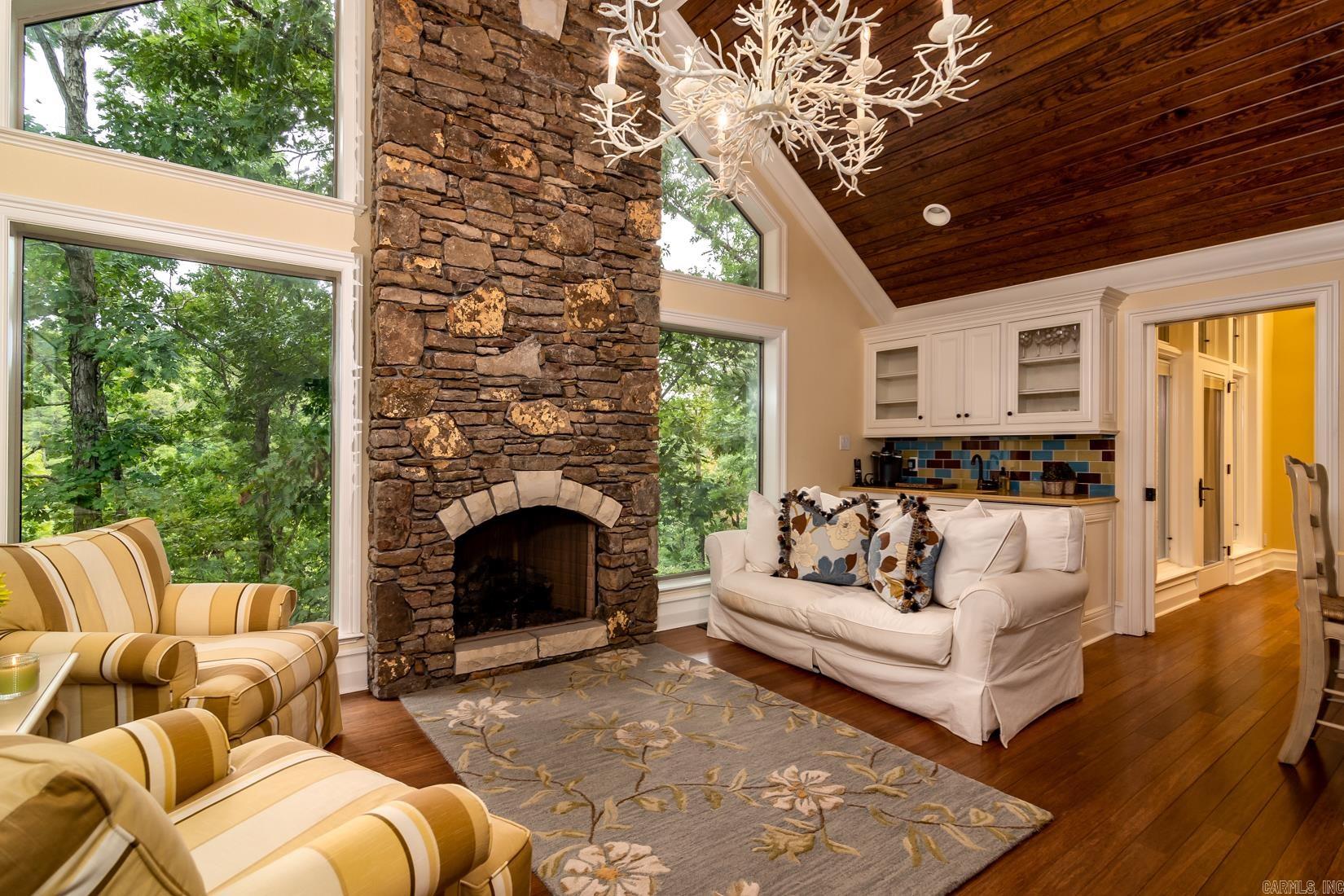 THUNDER BAY - LAKE - Residential