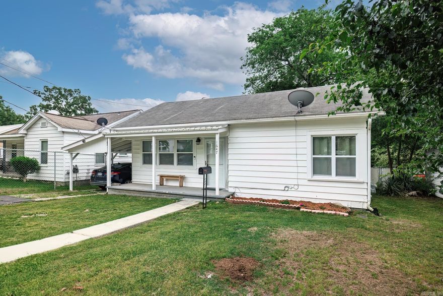 Back on Market due to a Buyer's personal setback.  Second chance for you, this Home in the Heart of Hot Springs is for you:  Delightful 4-bedroom, 1-bath residence nestled in the vibrant community of Hot Springs, Arkansas. This home boasts a pleasing floor plan, offering a seamless flow between living spaces that cater to both comfort and functionality. The spacious bedrooms provide ample room for relaxation, while the well-appointed bathroom ensures convenience for the entire household.  Situated in a prime location, this property offers easy access to a plethora of local attractions:  Hot Springs National Park & Bathhouse Row: Experience the therapeutic thermal springs, Garvan Woodland Gardens: Explore 210 acres of beautifully landscaped botanical gardens.  Magic Springs Theme and Water Park: Enjoy thrilling rides and water attractions suitable for all ages.  Mid-America Science Museum: Engage with over 100 hands-on exhibits that make science fun!  Whether you're seeking a comfortable family home or a property with proximity to Hot Springs' finest attractions, 1647 Hobson Avenue presents an exceptional opportunity. Don't miss the chance to make this charming residence your own!