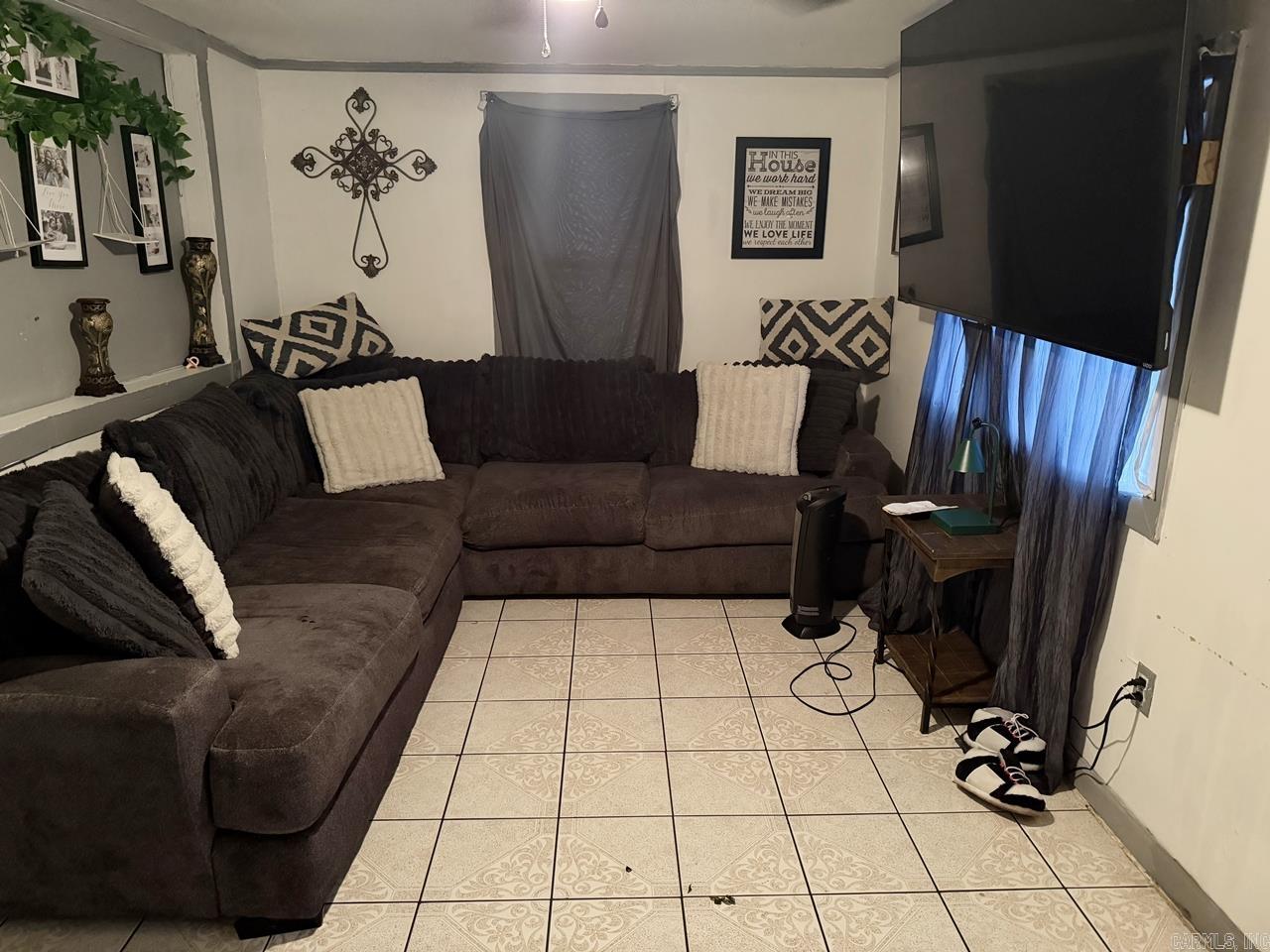 REPLAT E1/2 LOT 5 COBB & LEE - Residential