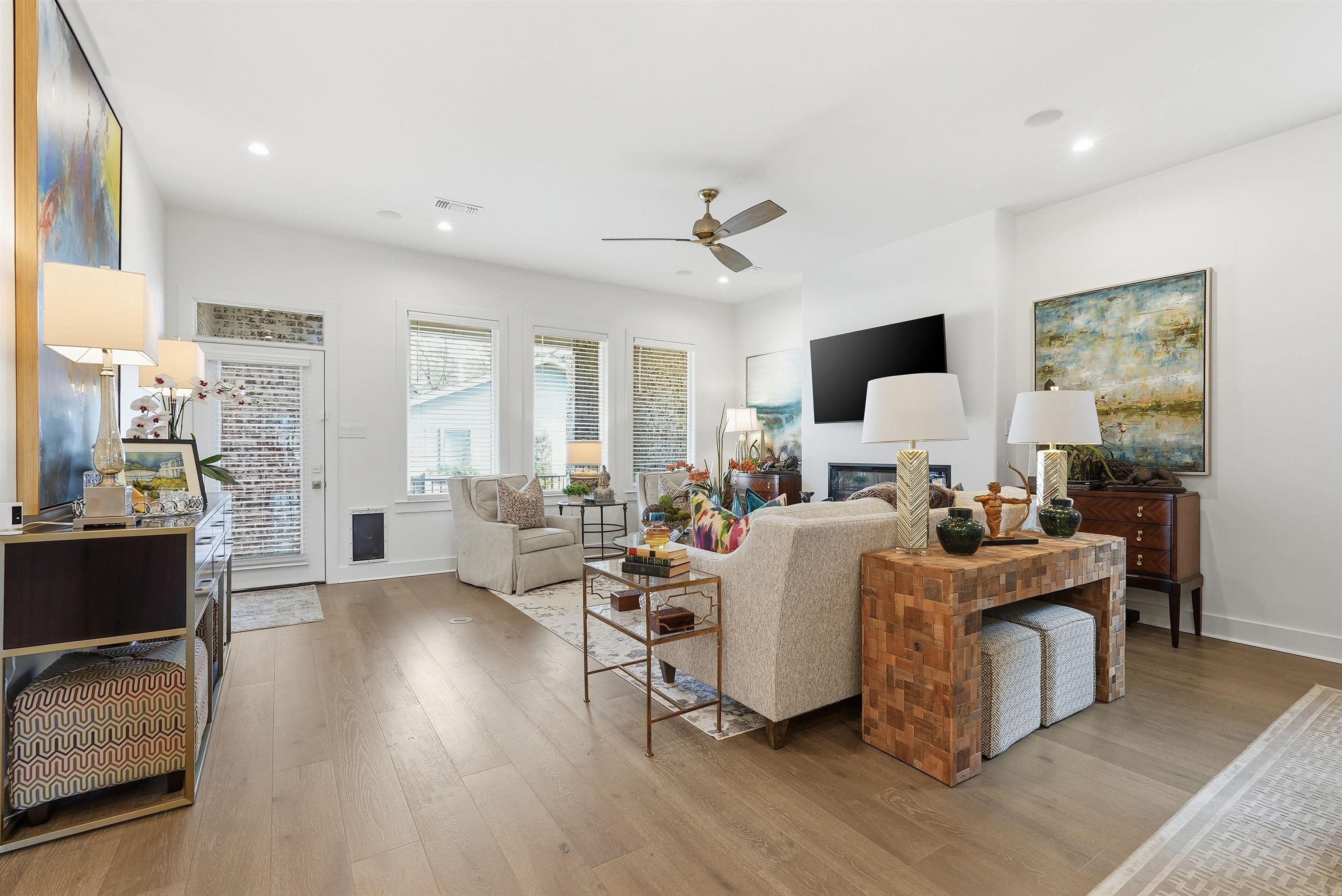 MERGERON COURT - Residential