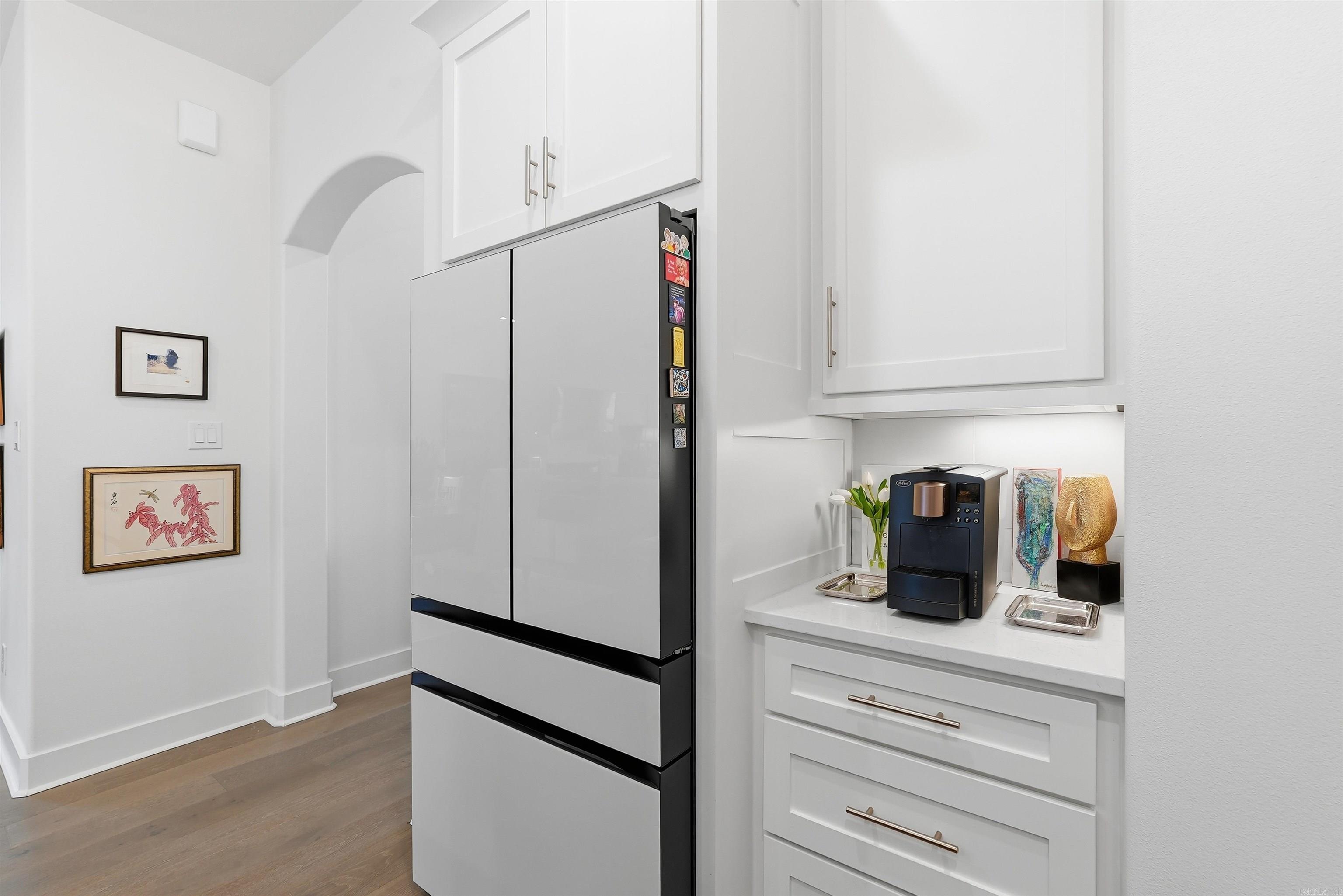 MERGERON COURT - Residential