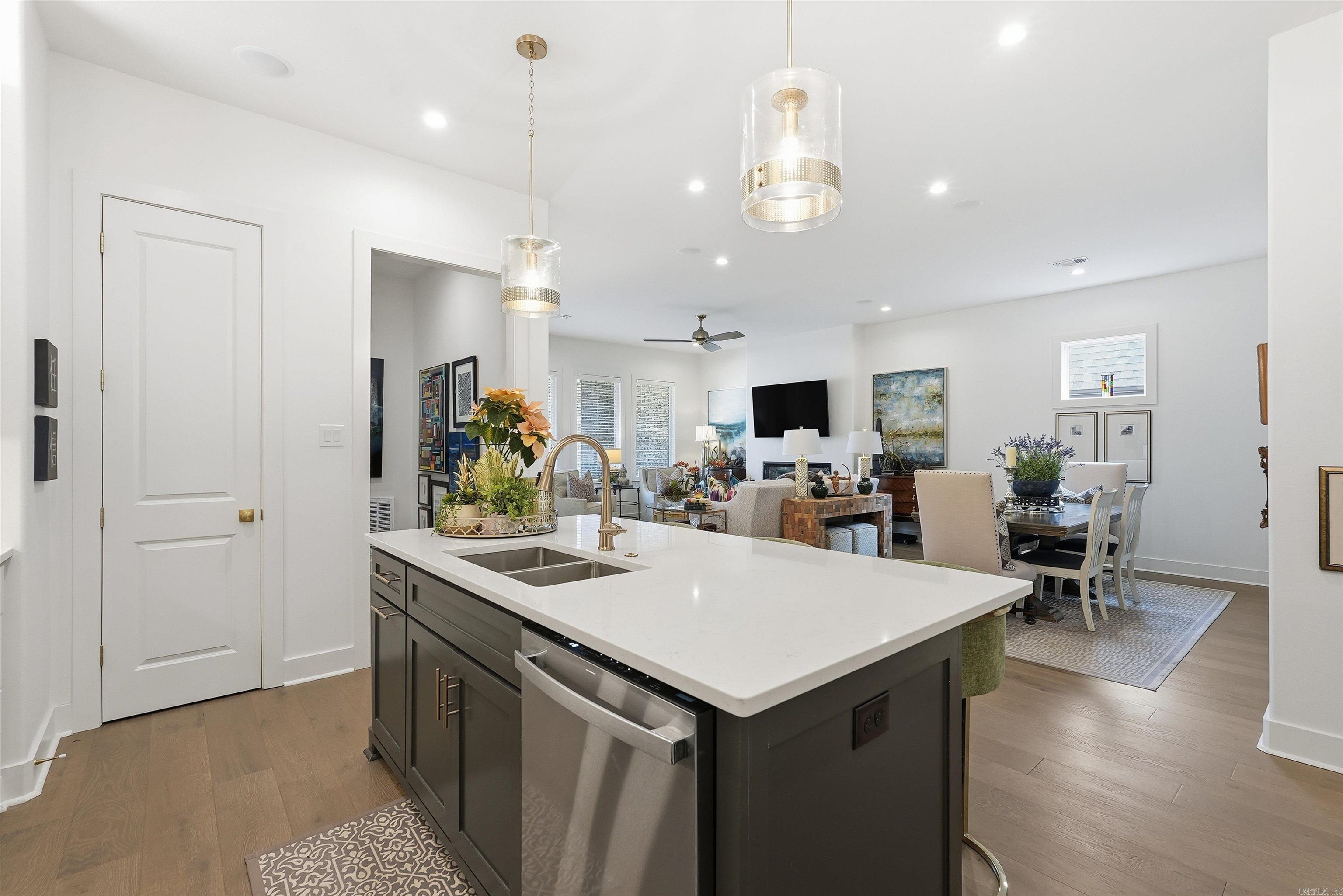 MERGERON COURT - Residential