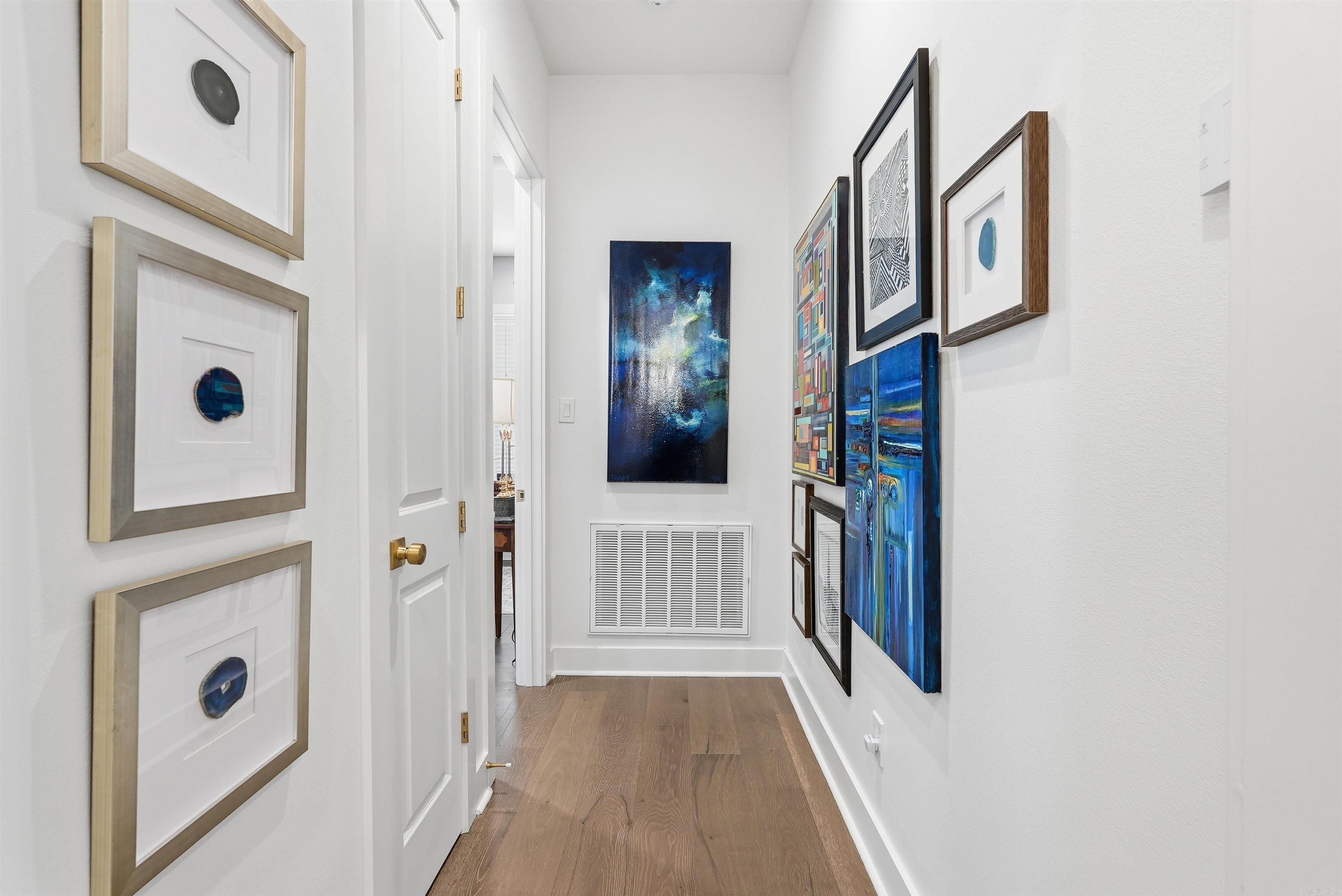 MERGERON COURT - Residential