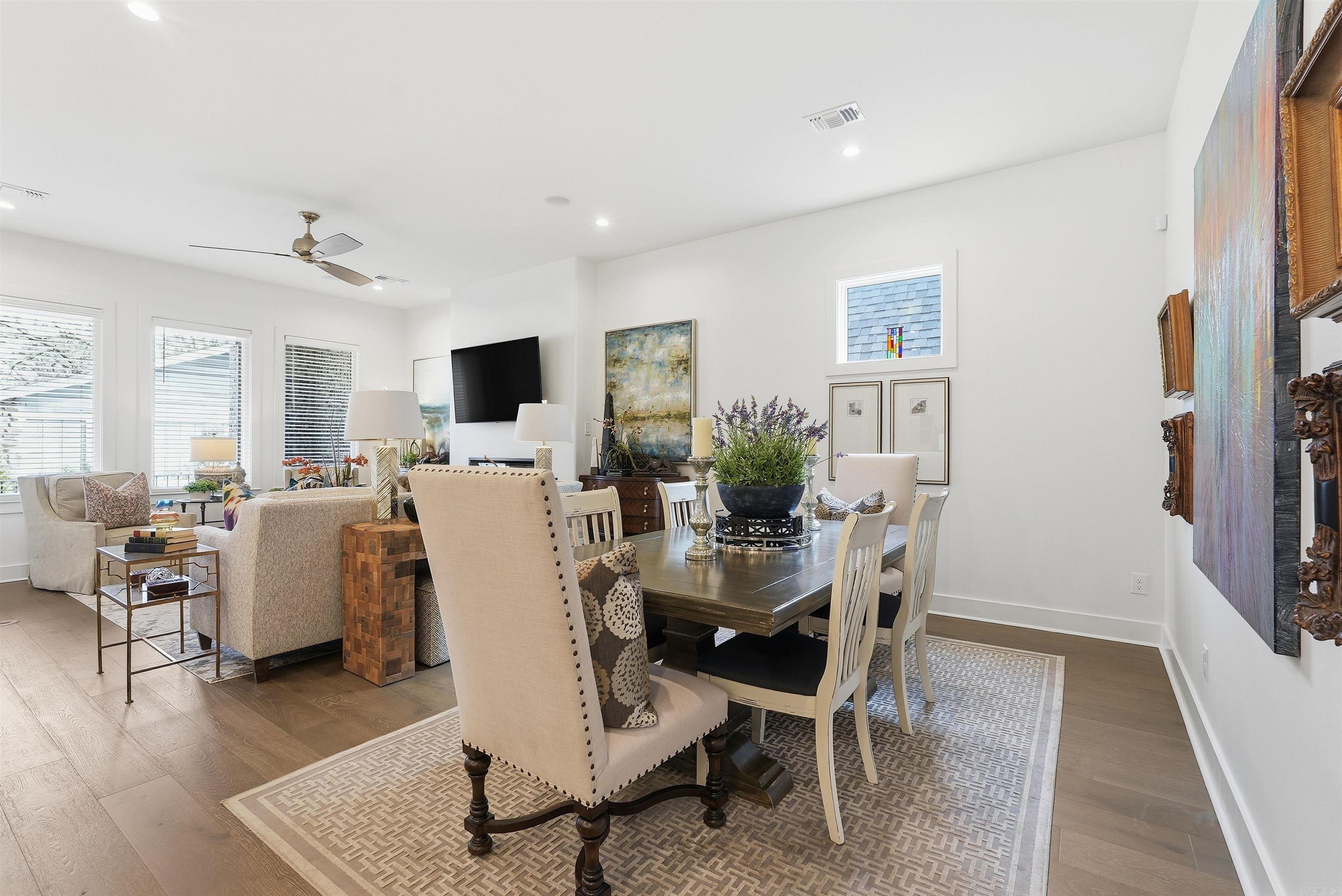 MERGERON COURT - Residential