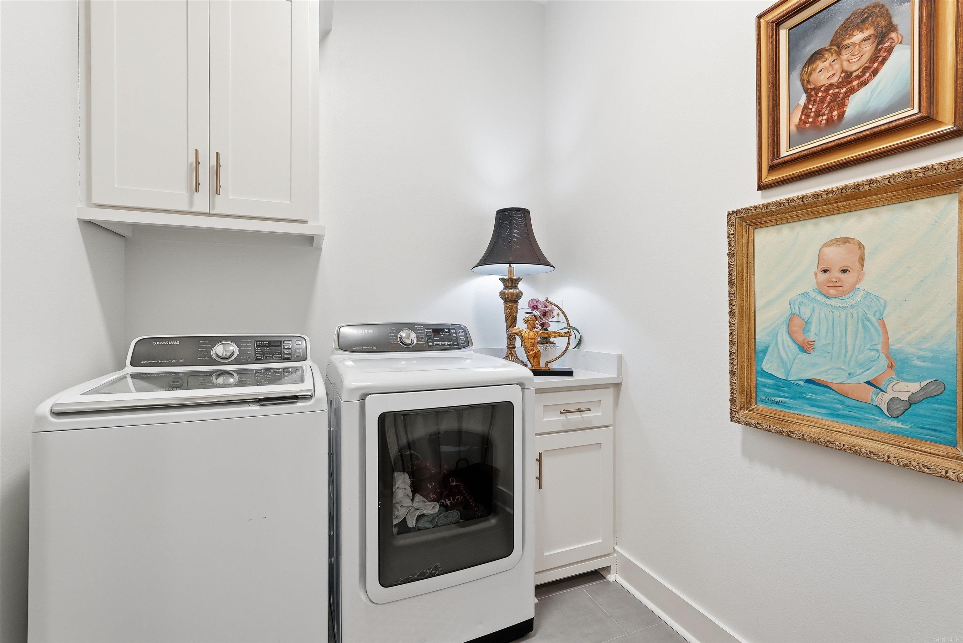 MERGERON COURT - Residential