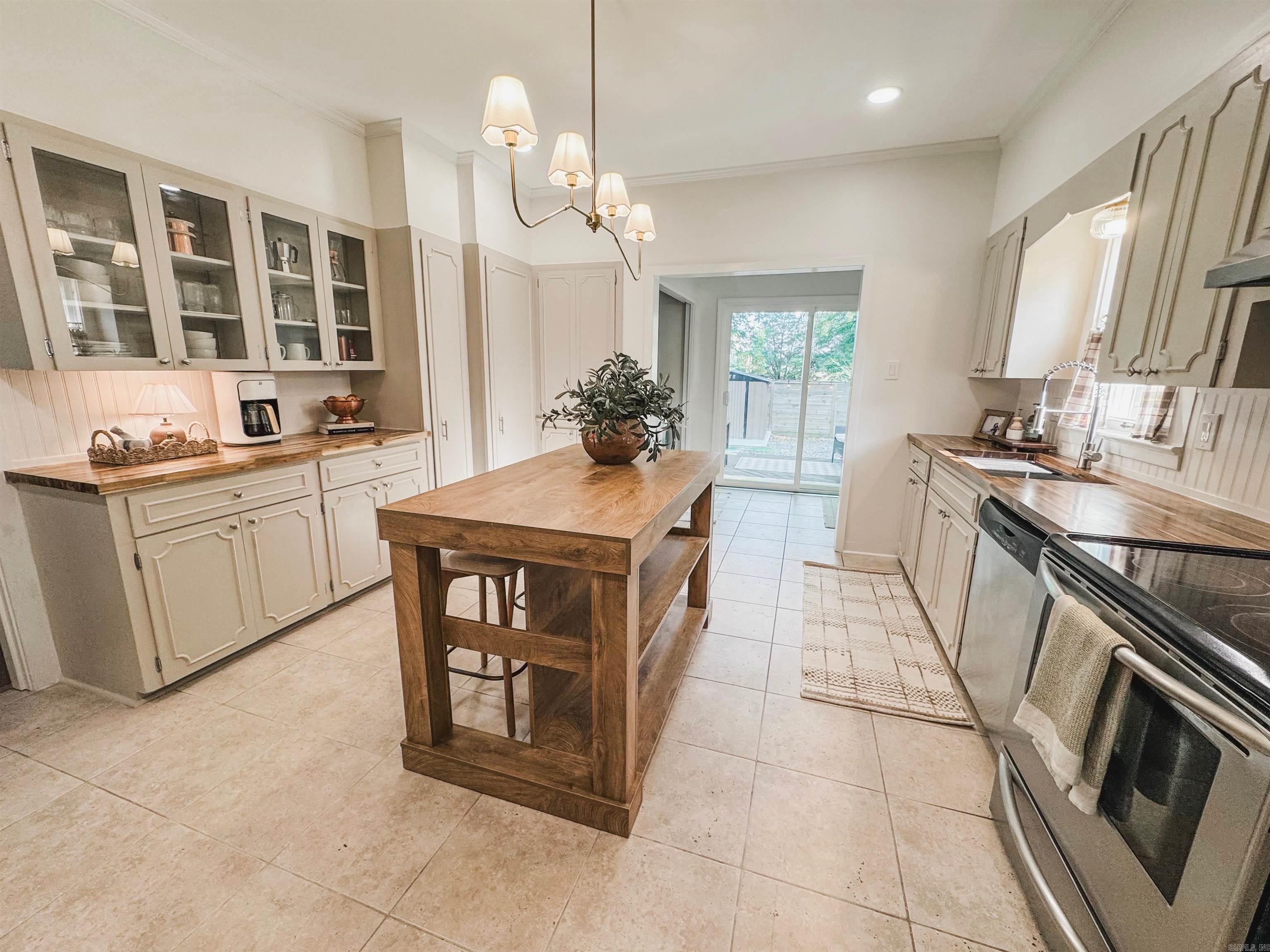 THOMPSON HEIGHTS - Residential