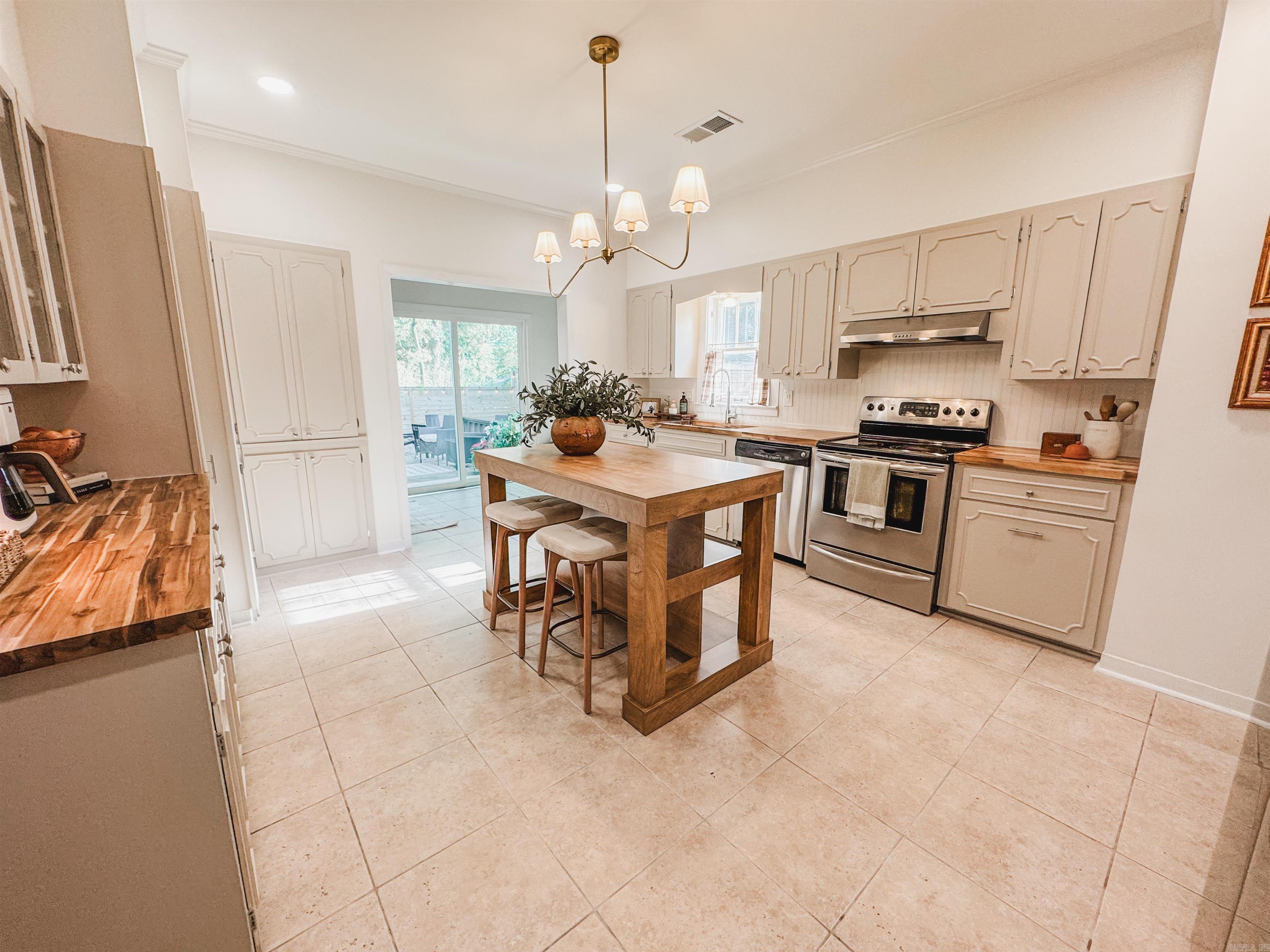 THOMPSON HEIGHTS - Residential