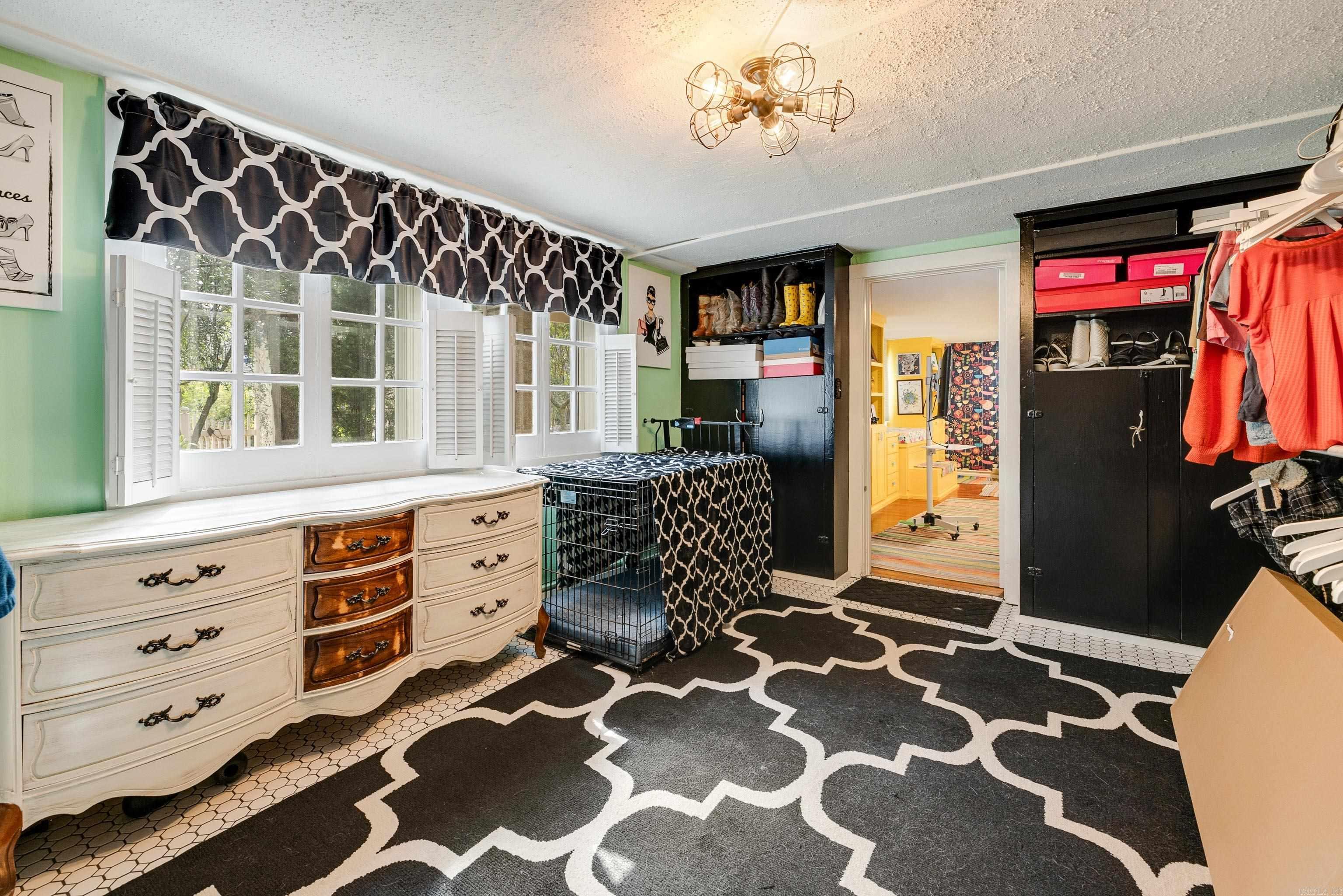 PULASKI HEIGHTS - Residential