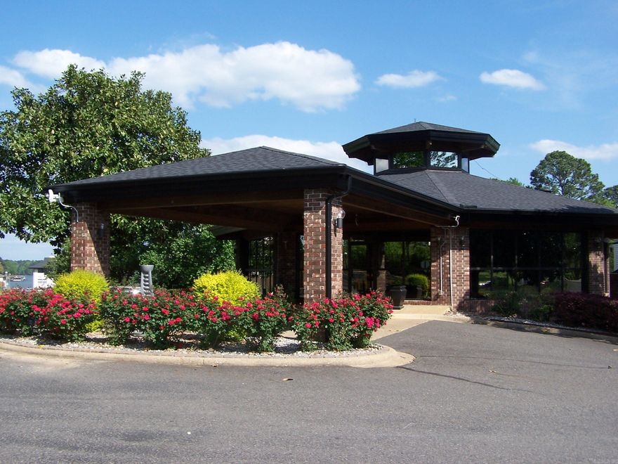 Great nightly rental...Priced to sell..gated and secure...Key less entry..WiFi..Many activities available: boat slips available for rent in the office, pickle ball, basketball, putt putt, hot tub, workout facility, infinity pool, beach area and fire pit... covered patio...this is a ground level unit in excellent condition...comes with all contents (furniture etc.) Agents please read confidential remarks....