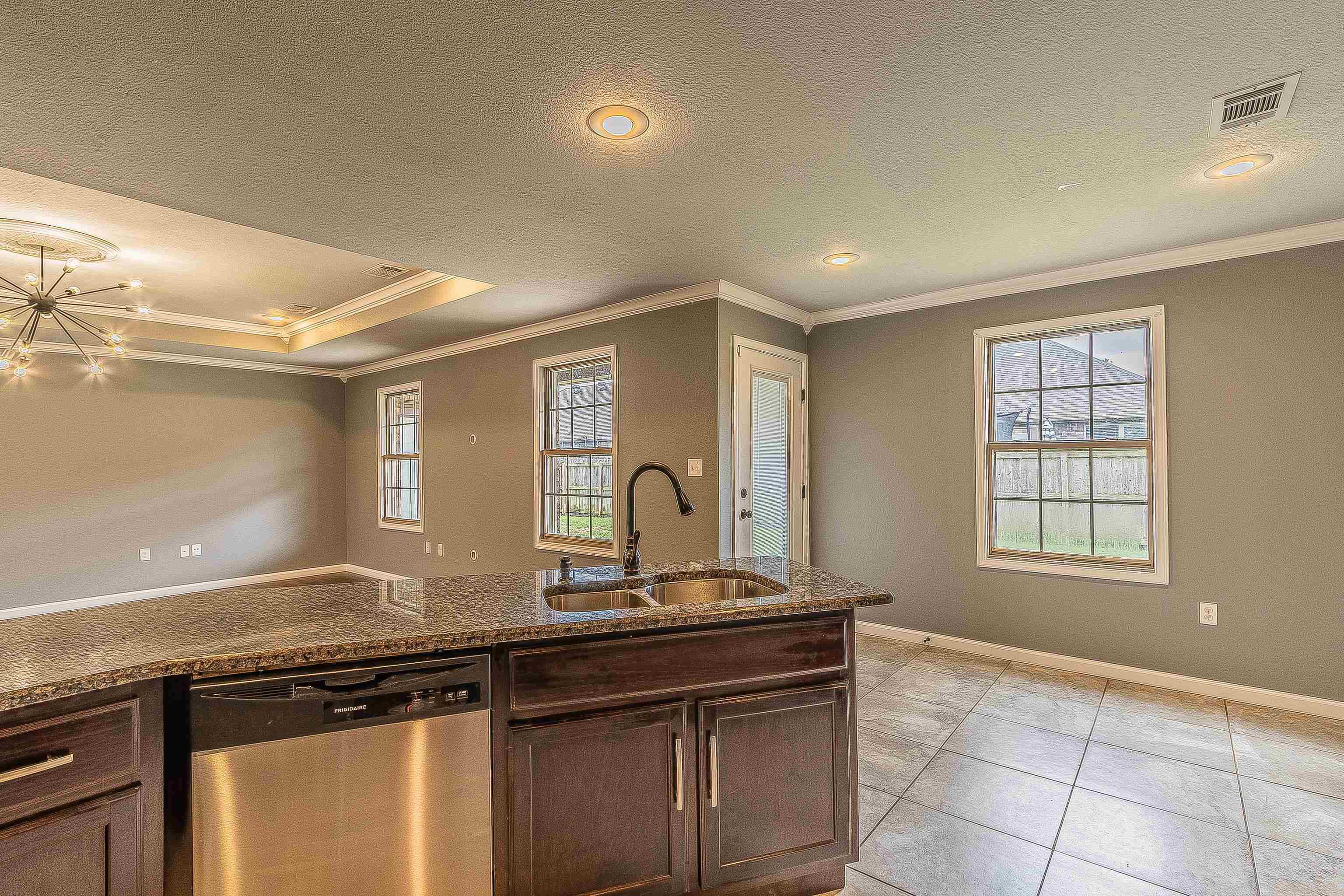 DONLEE RIDGE - Residential