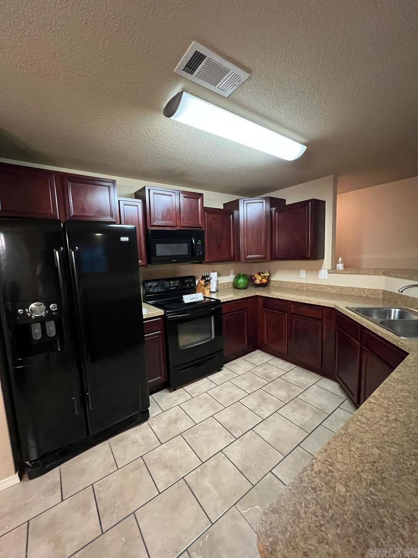 PARKWAY MEADOWS - Residential