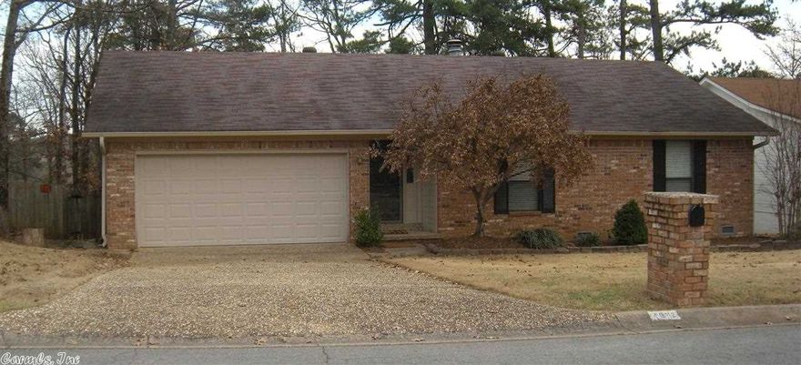 Great single level on oversized lot, awesome view of Little Rock from the deck and Bay Window in dining area of Kitchen. Large vaulted ceiling greatroom with fireplace-very open floor plan. All bedrooms with walkin closets. This is in great condition and ready for your buyers to move in. Walking distance to Little Rock Athletic Club and restaurants.