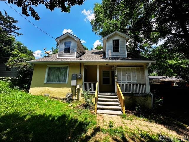 4 Spacious Bedrooms and 2 Bathrooms! Centrally Located and updated. New Roof in 2024 New Flooring, Kitchen Cabinetry, Tankless Water Heater in 2025