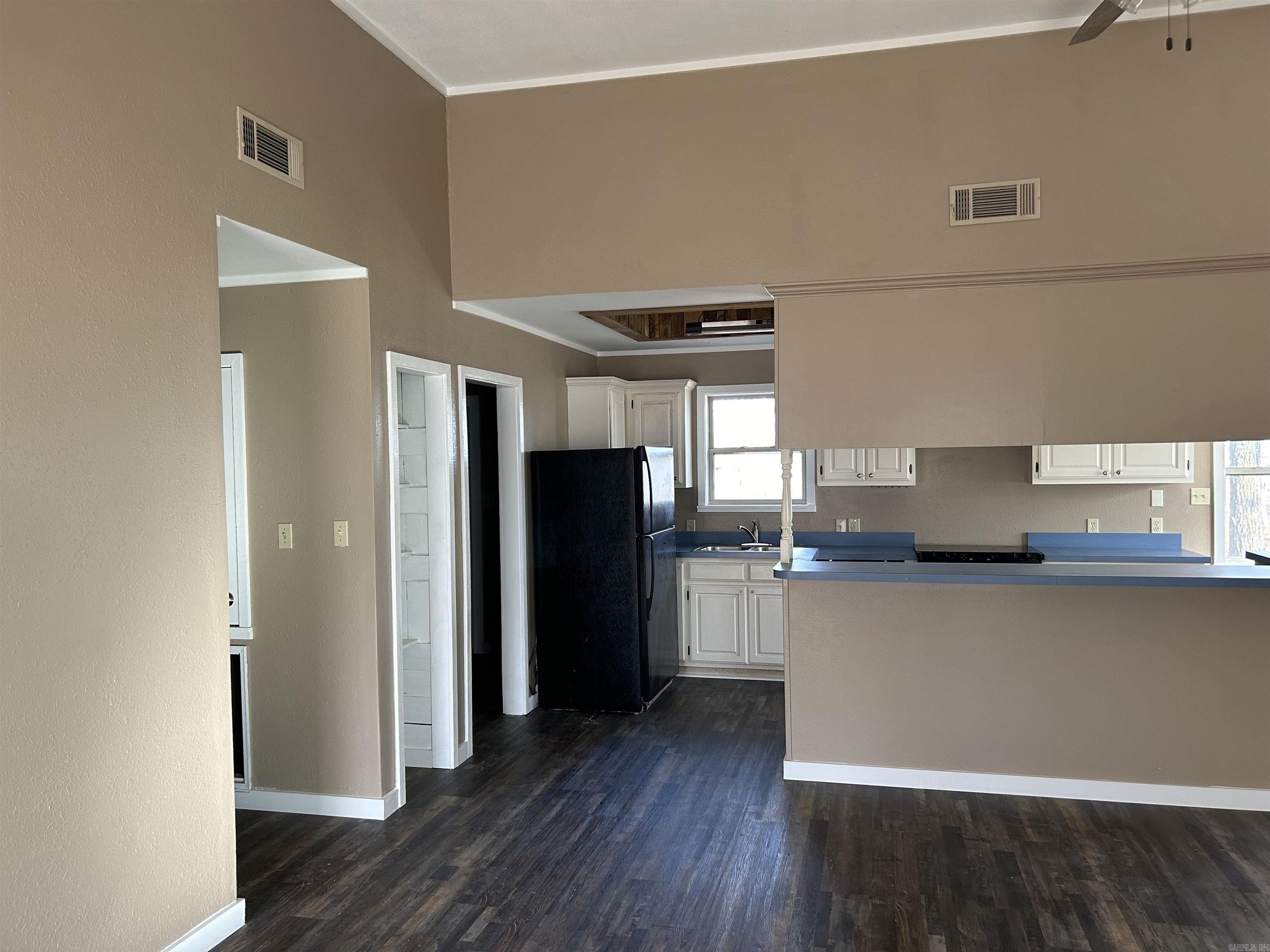 WATERFRONT COVE - Residential