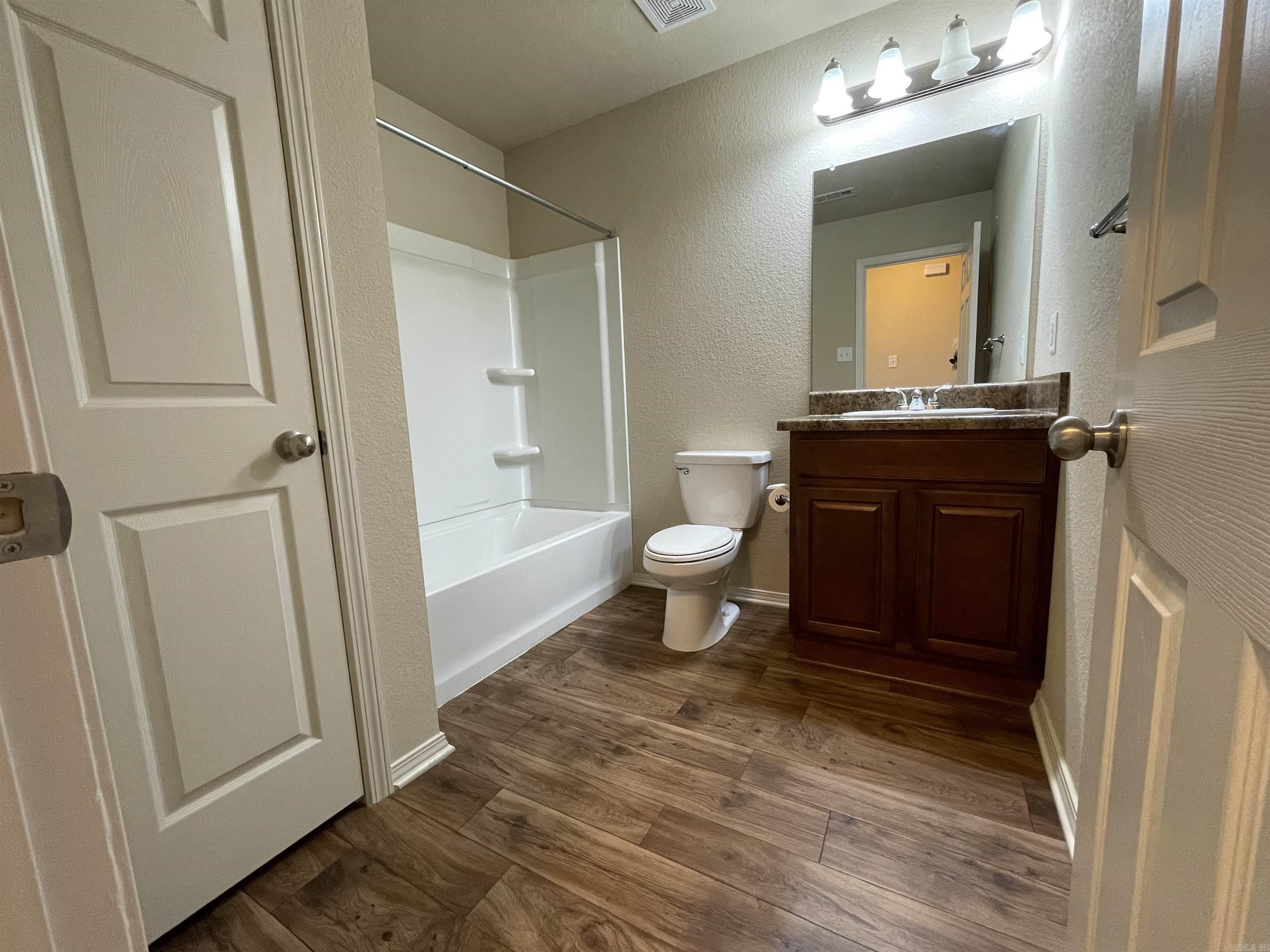 BENJAMIN GROVE - Residential