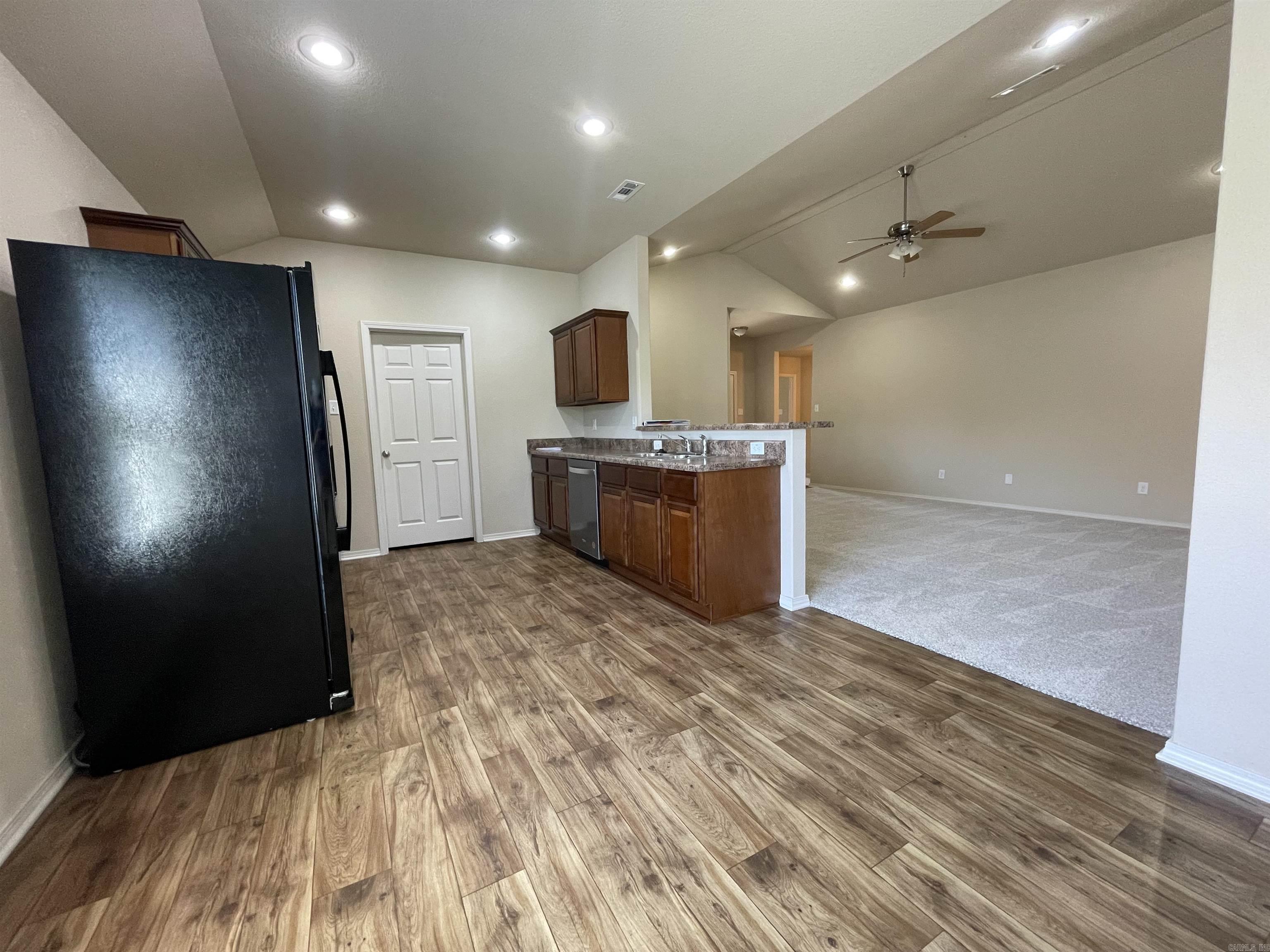 BENJAMIN GROVE - Residential