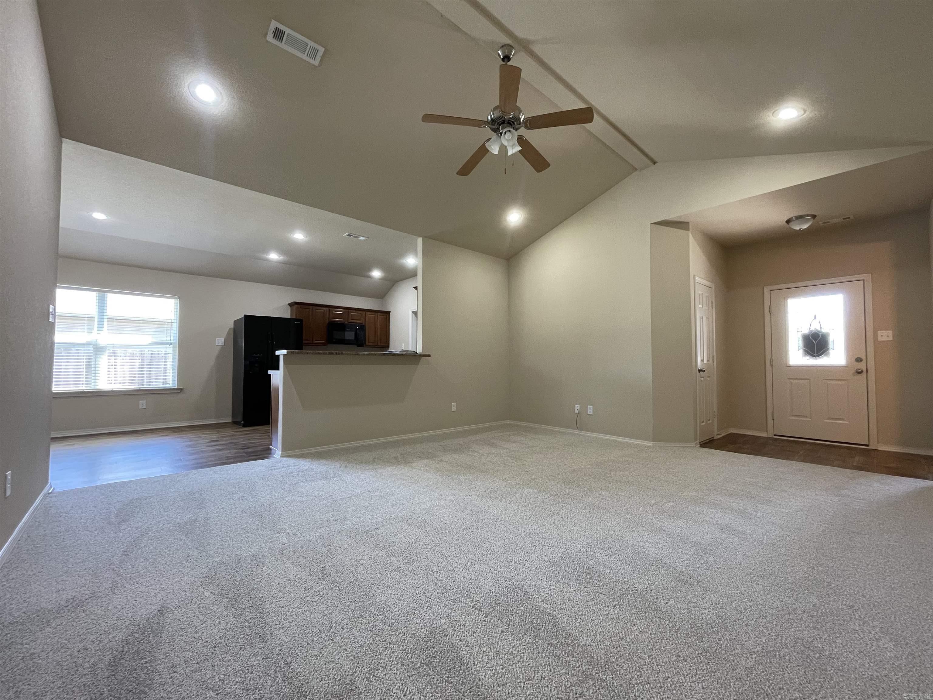 BENJAMIN GROVE - Residential