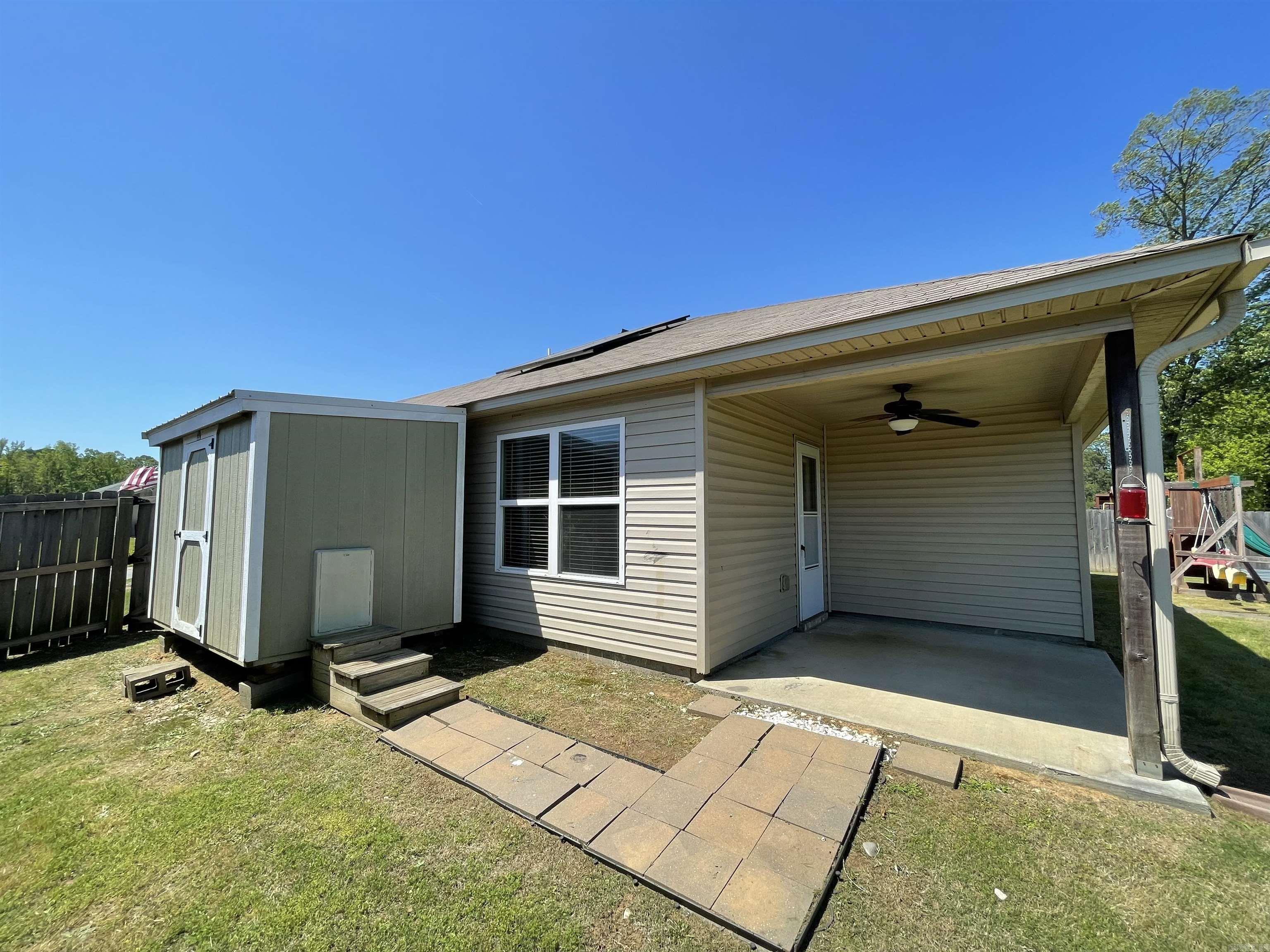 BENJAMIN GROVE - Residential