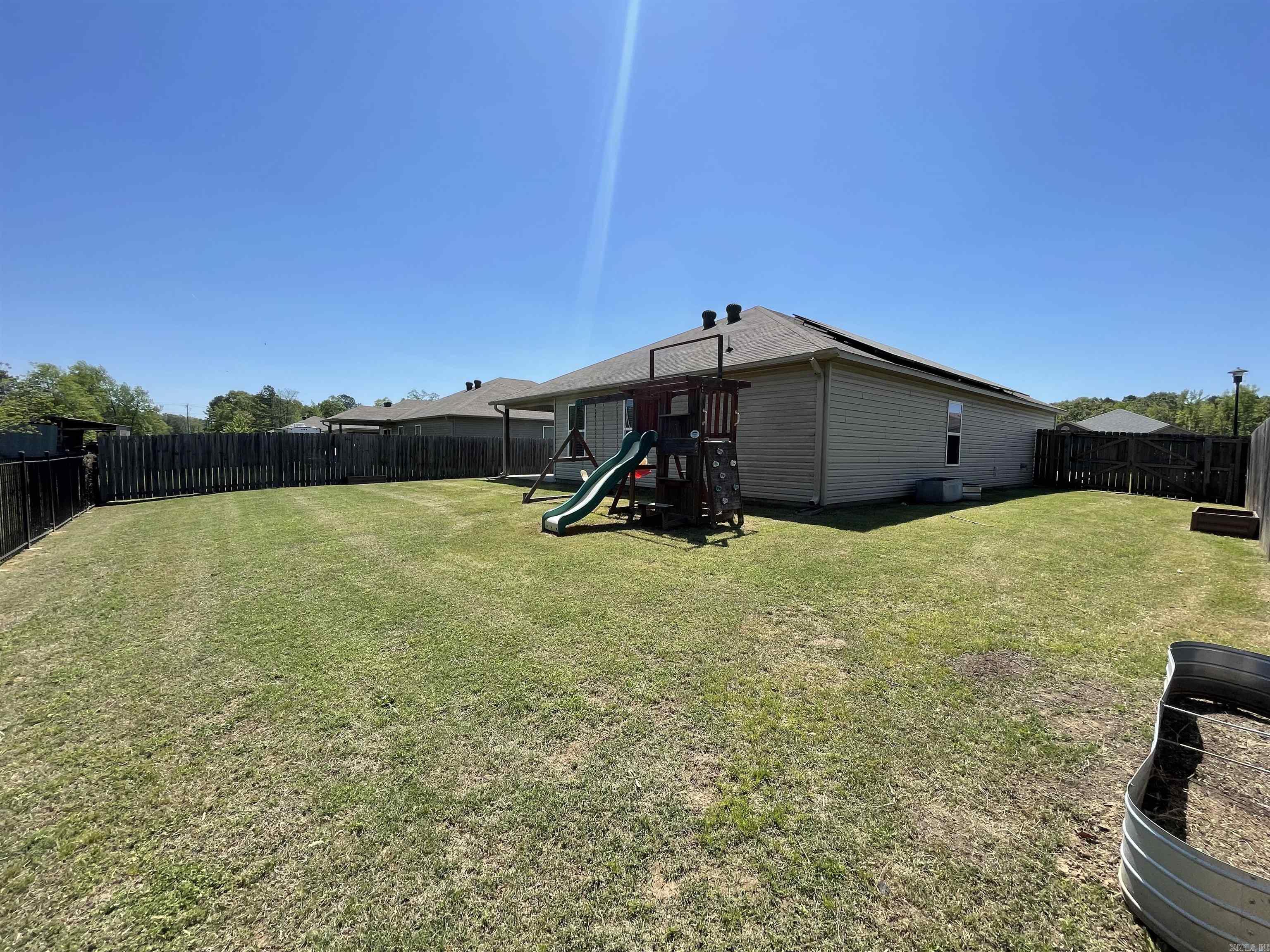 BENJAMIN GROVE - Residential