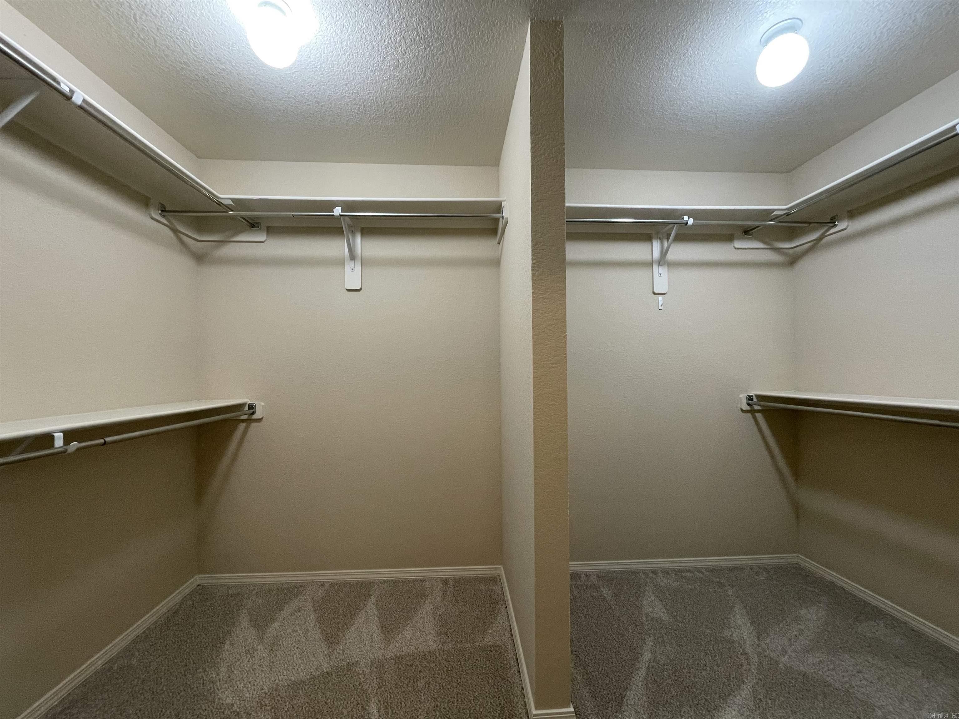 BENJAMIN GROVE - Residential