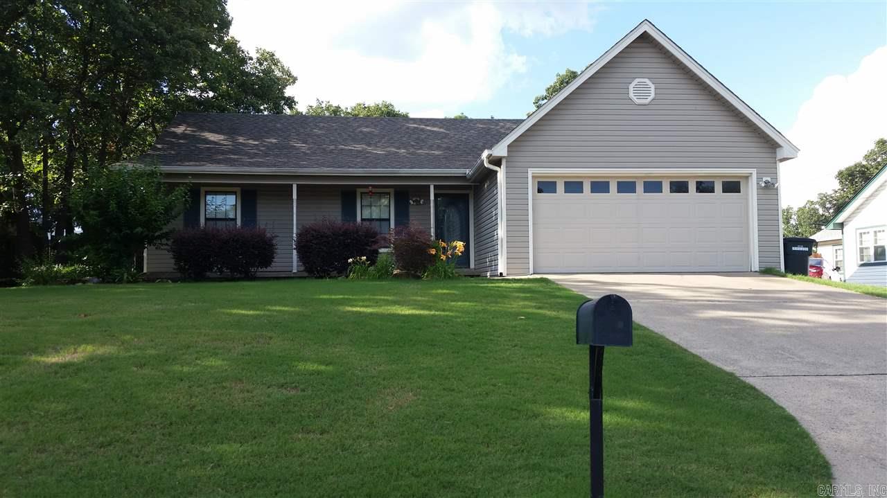 Cute house with a large yard!!!