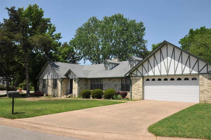 Nice 3 BR - 2-1/2 BA well maintained home with Formal Living Room, Dining Room and Family Room with Fireplace.  Eat-in-kitchen with a Pantry.  Large Mud Room/ Laundry Room with Sink and 1/2 Bath.  Master Bedroom with Large Walk-in-Closet, Bath Room with Double Sinks and separate Shower.  House Rain Gutters, Large Patio and Sprinkler System.  Two Car Garage has pull down Storage and a hide away Work Bench.  Security System.  Seller has removed wallpaper and painted. Gives property fresh new look!