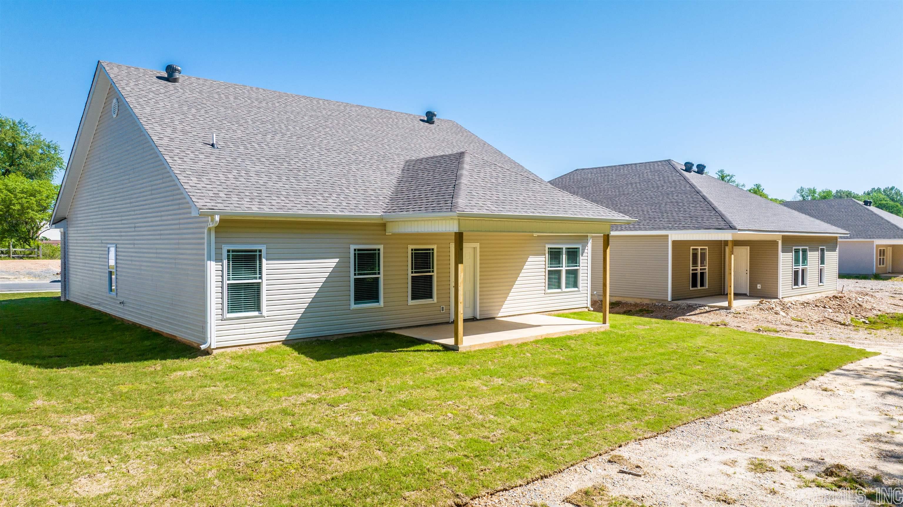 THE VILLAGES AT MAGNOLIA LANE - Residential