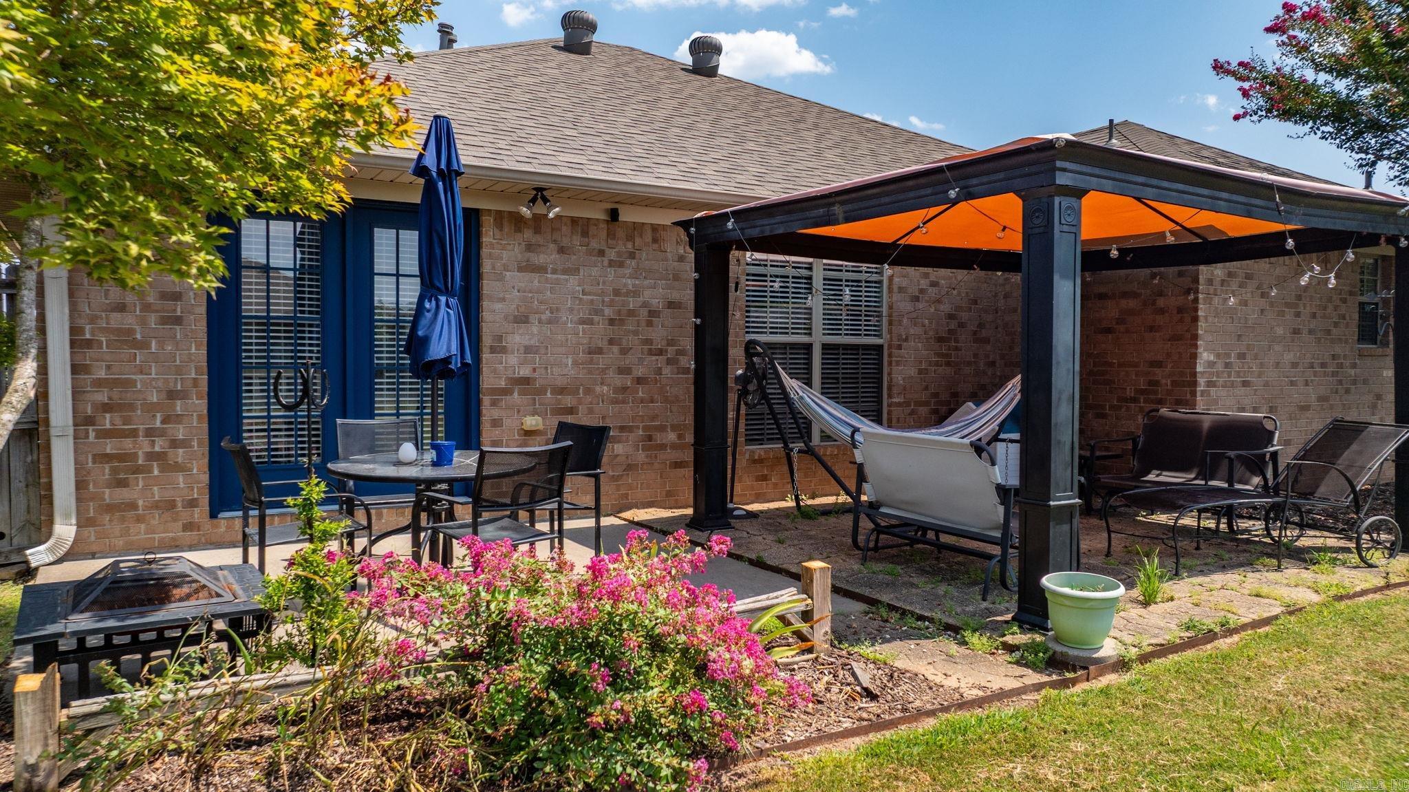 BROWNSTONE - Residential