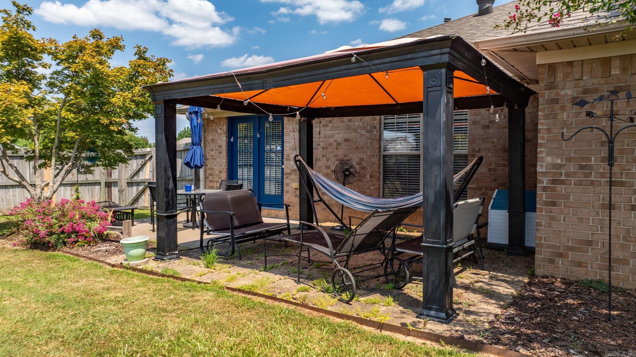 BROWNSTONE - Residential