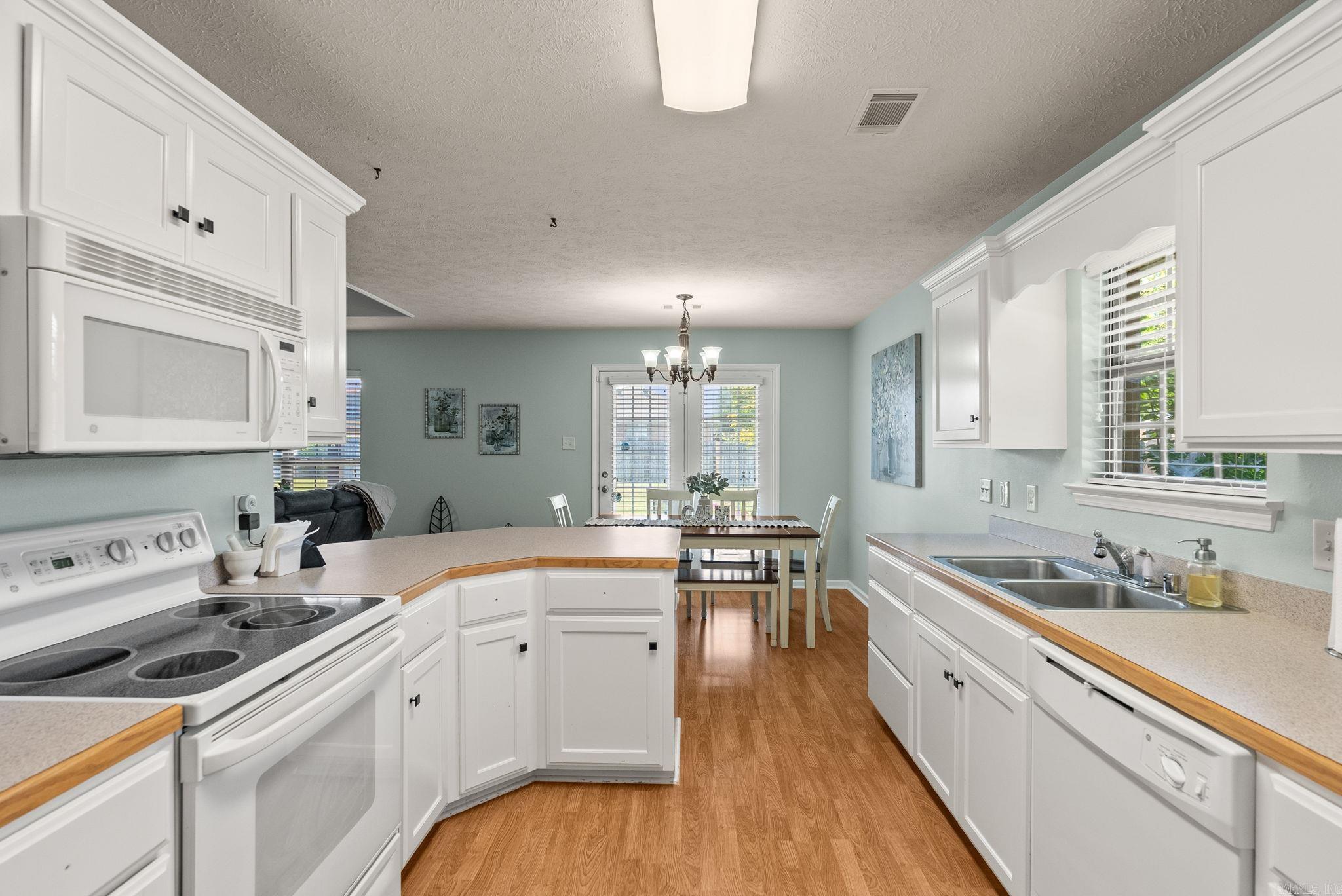 BROWNSTONE - Residential