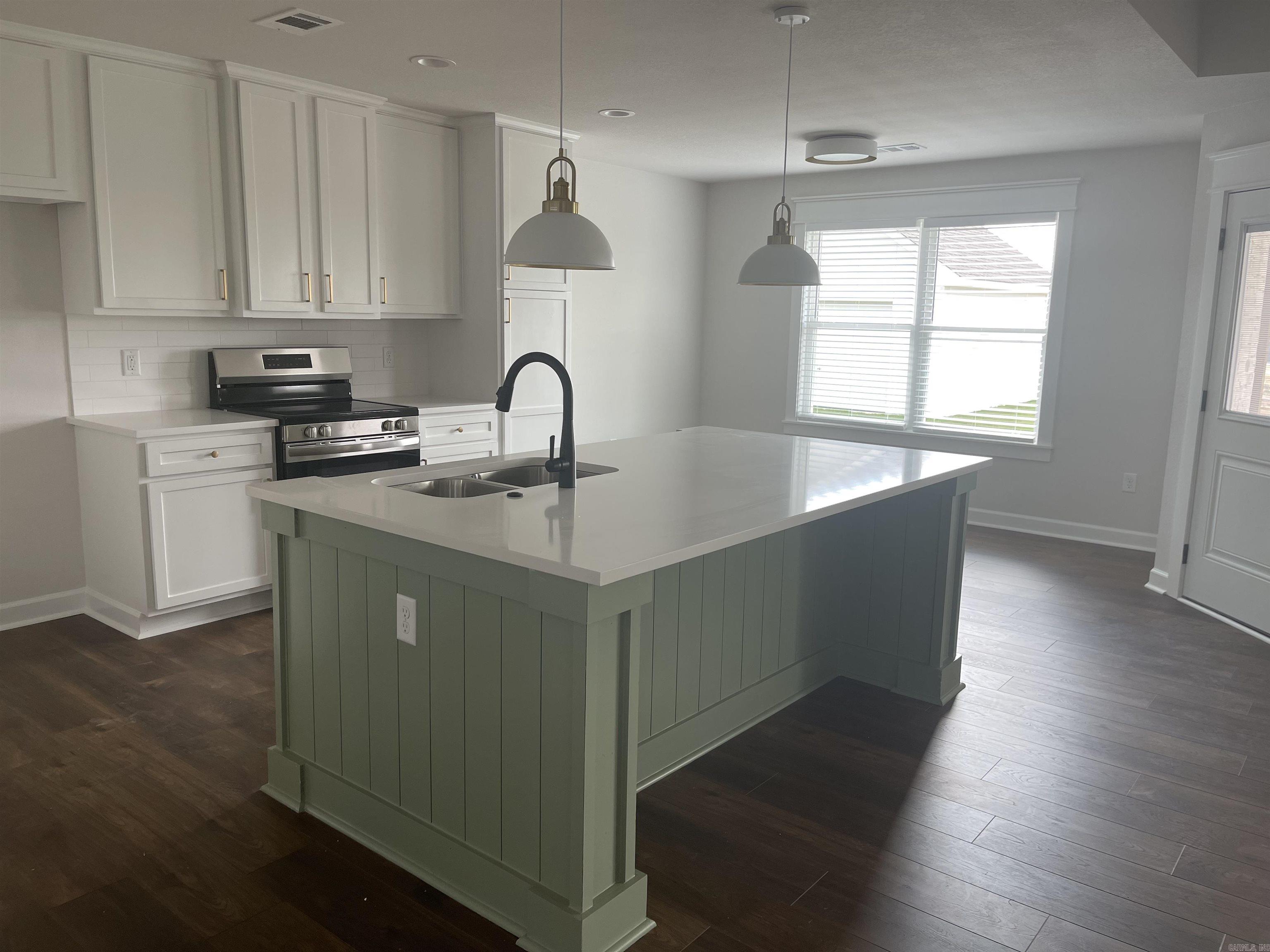 NATALIE&apos;S PLACE - Residential