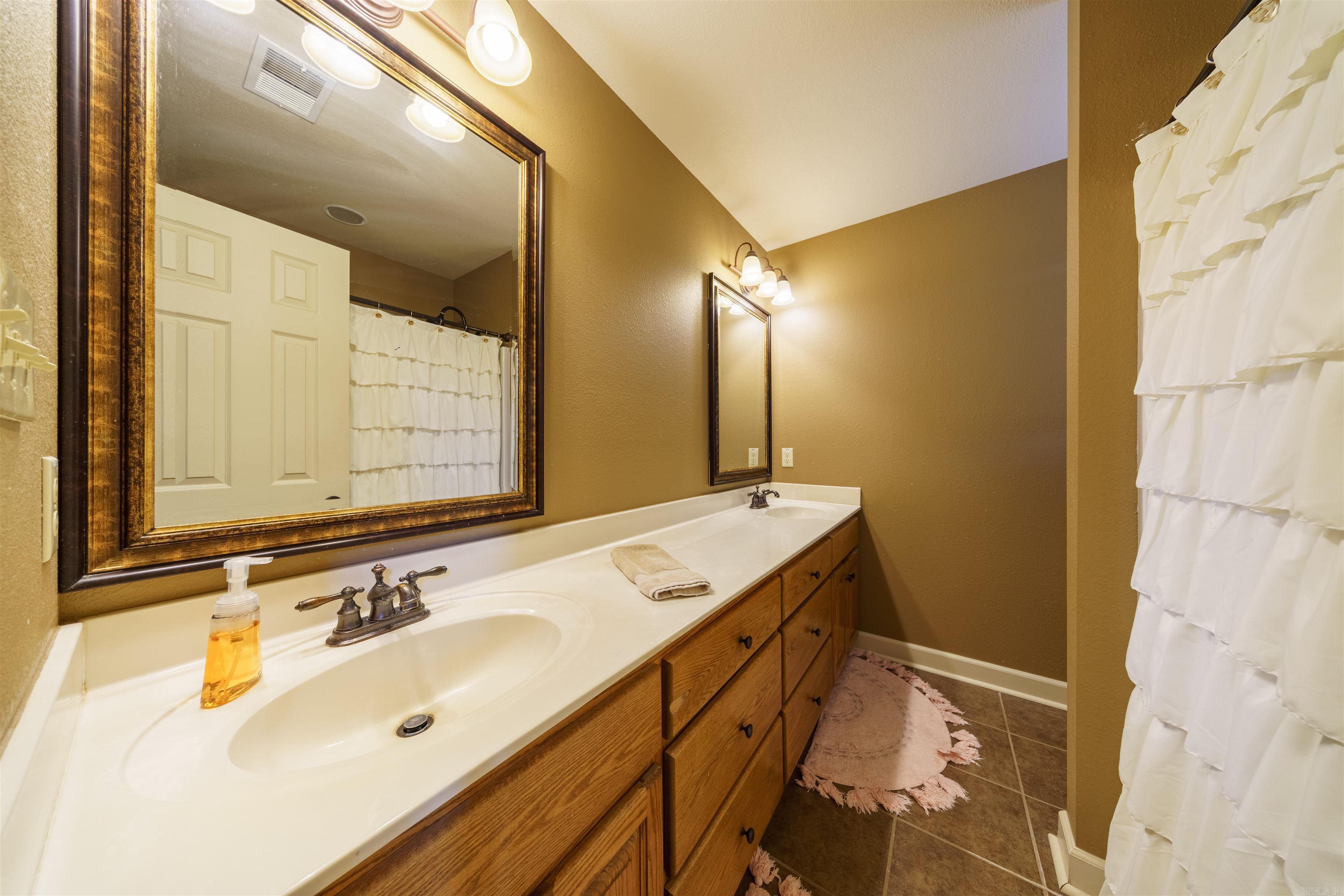 DOUBLE OAK ESTATES - Residential