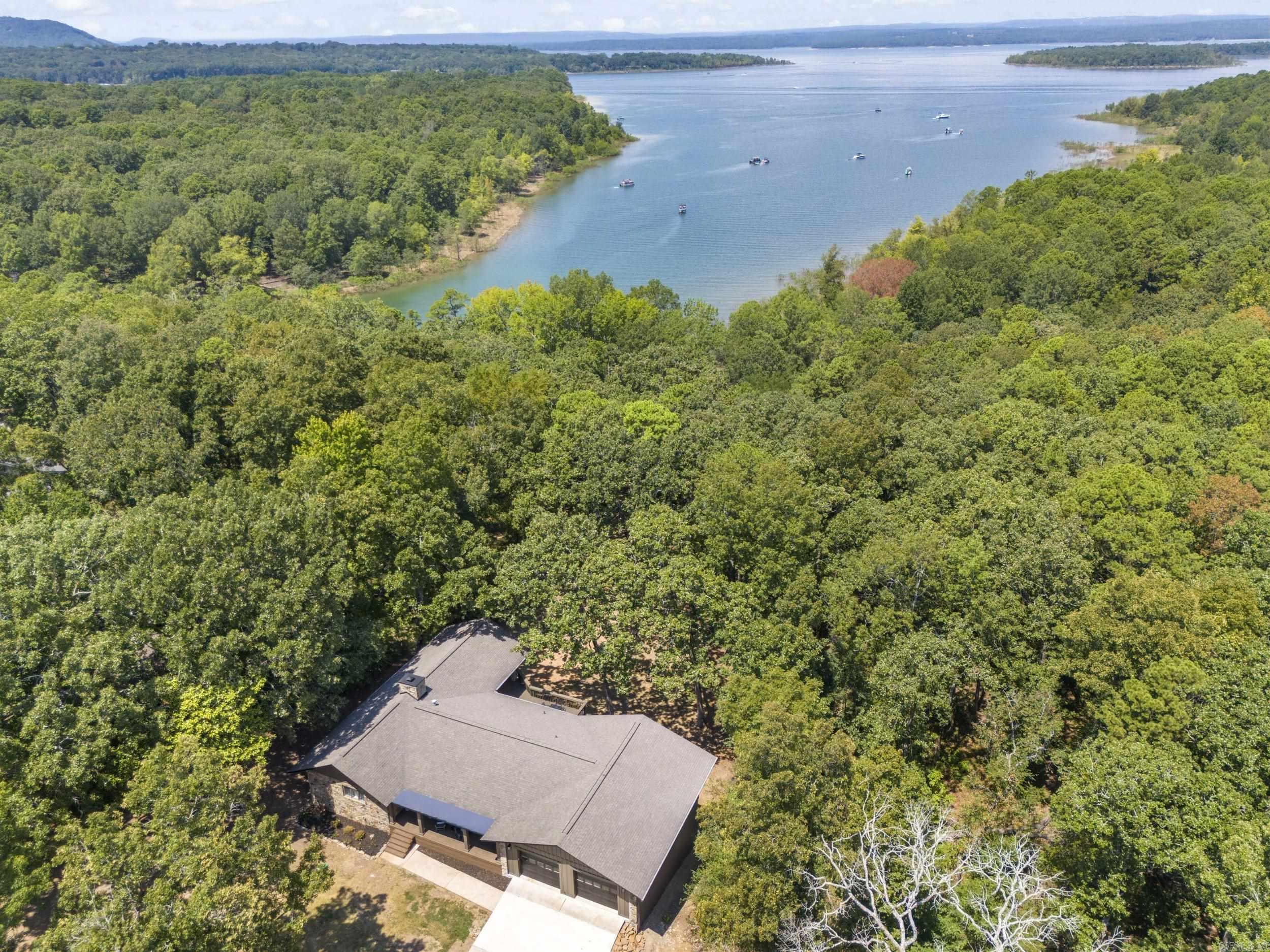 BAYWOOD - LAKE - Residential