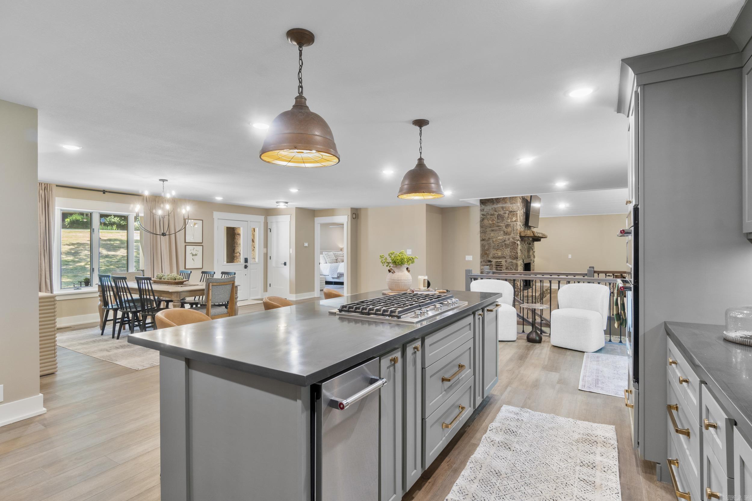 BAYWOOD - LAKE - Residential