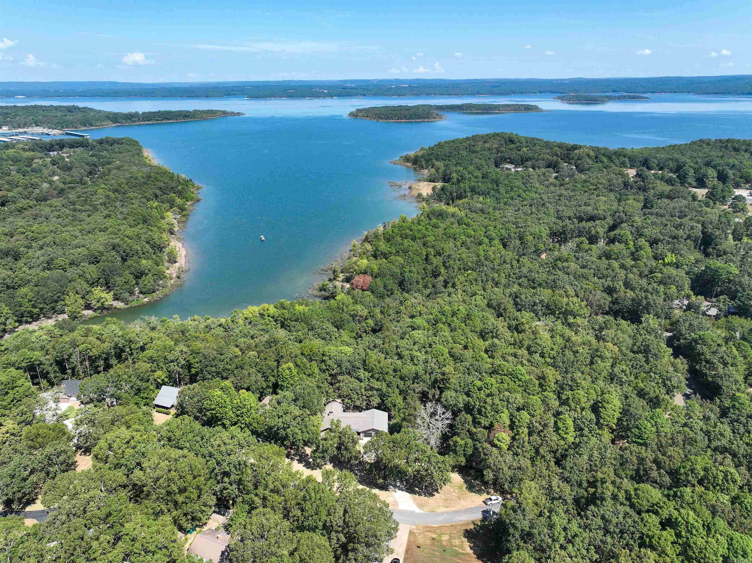 BAYWOOD - LAKE - Residential