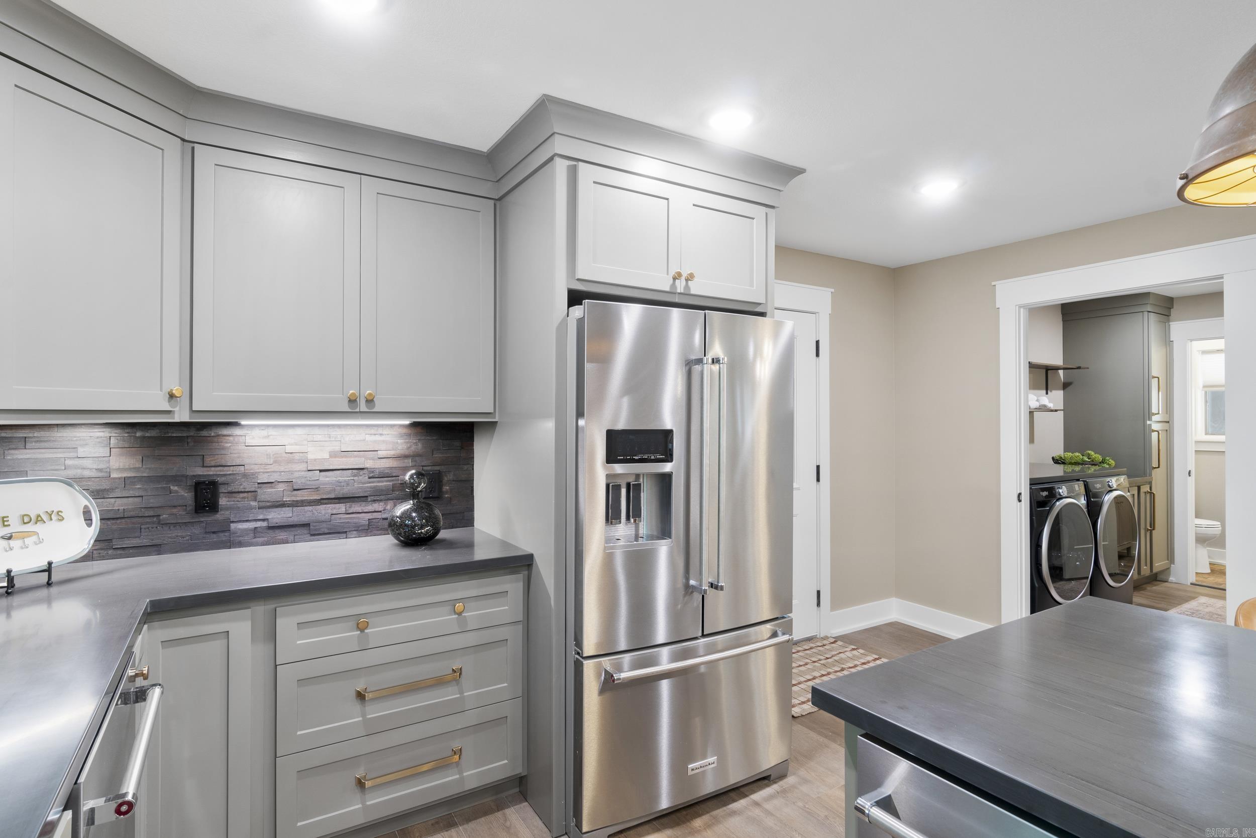 BAYWOOD - LAKE - Residential