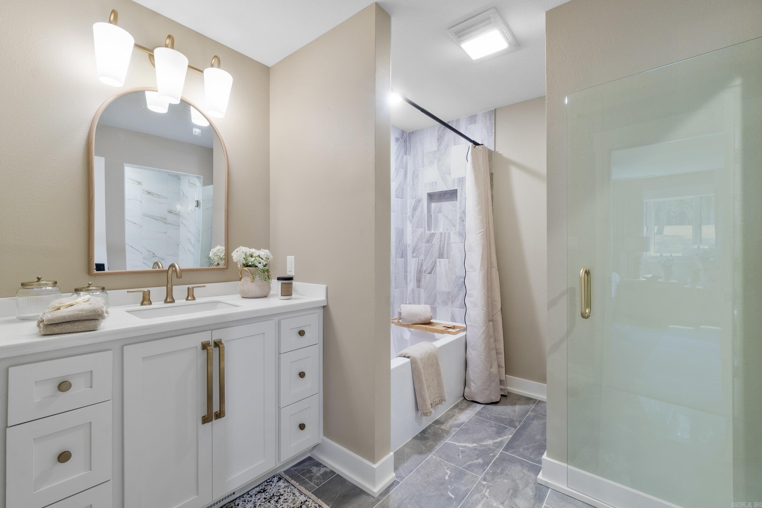 BAYWOOD - LAKE - Residential