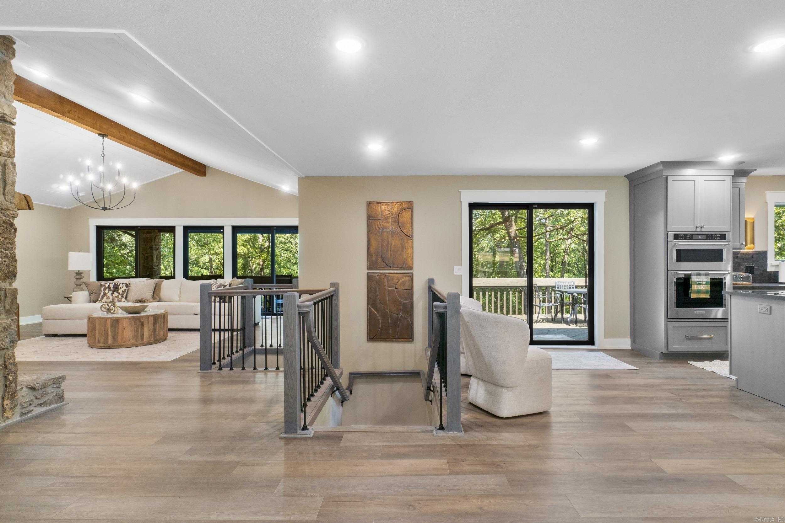 BAYWOOD - LAKE - Residential