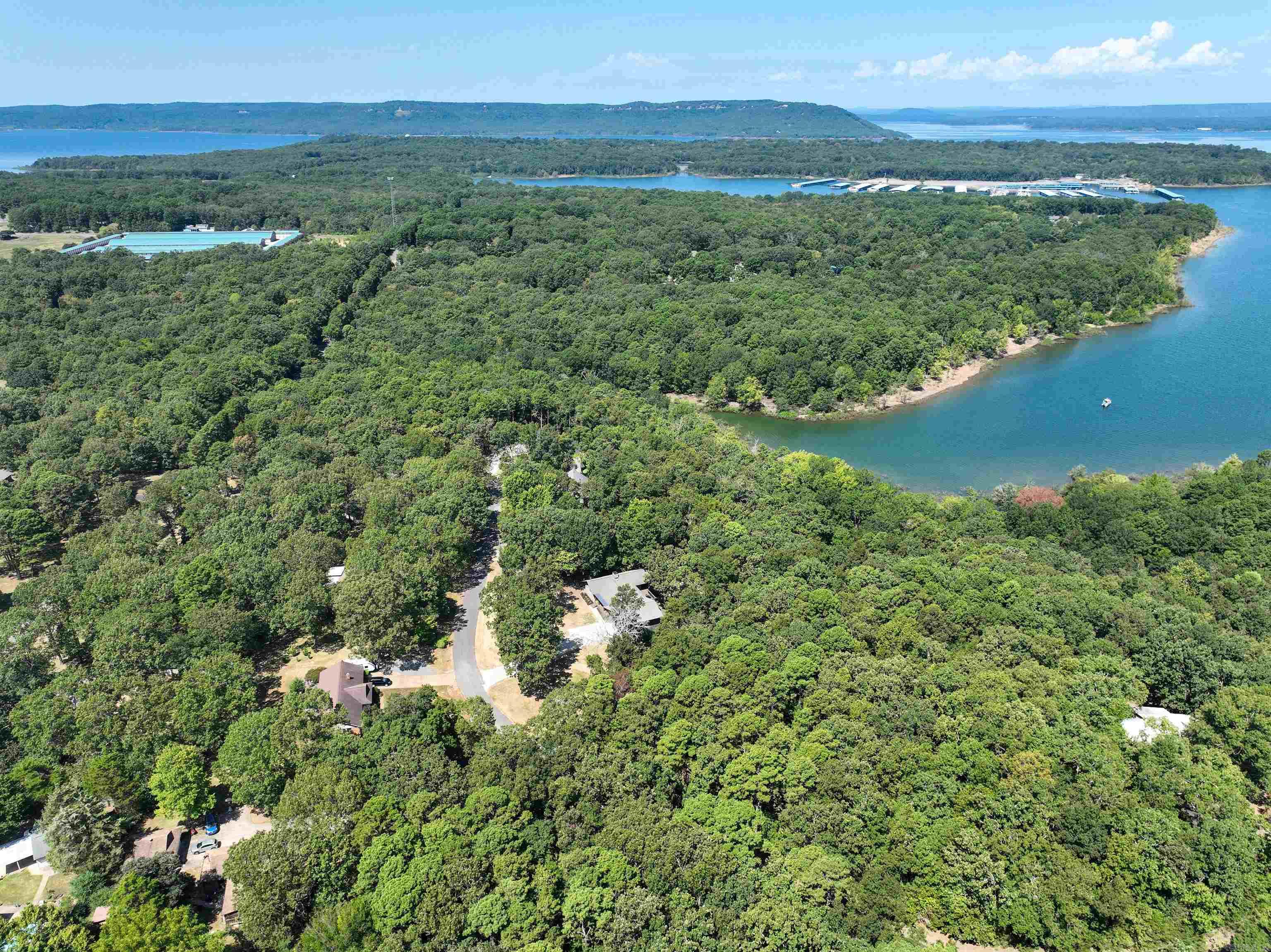 BAYWOOD - LAKE - Residential