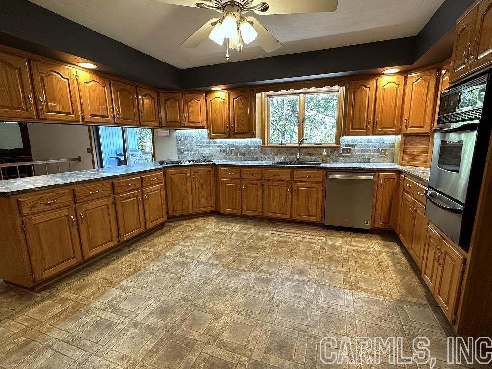 BAYWOOD - LAKE - Residential