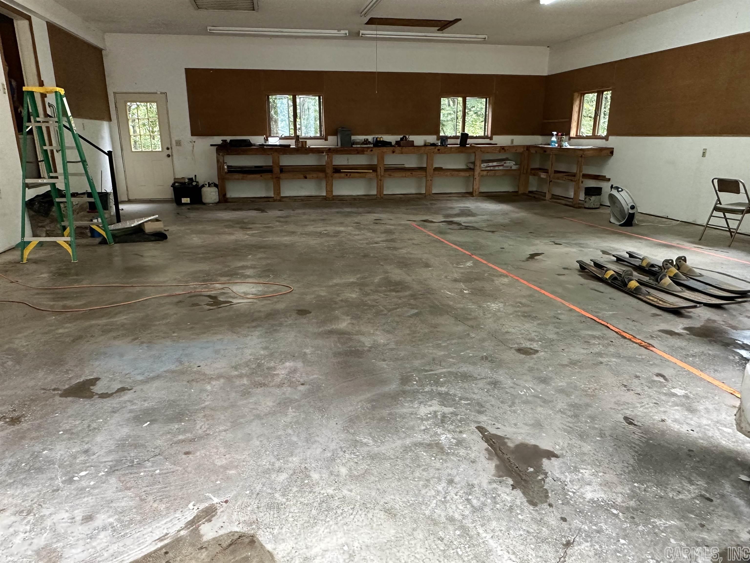 BAYWOOD - LAKE - Residential